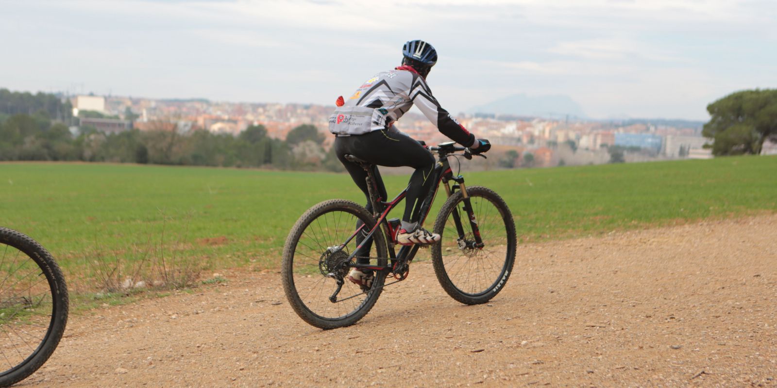 Els hàbits de mobilitat més sostenibles, segurs i saludables són els desplaçaments a peu, en bicicleta, en transport públic o amb vehicle elèctric. FOTO Artur Ribera