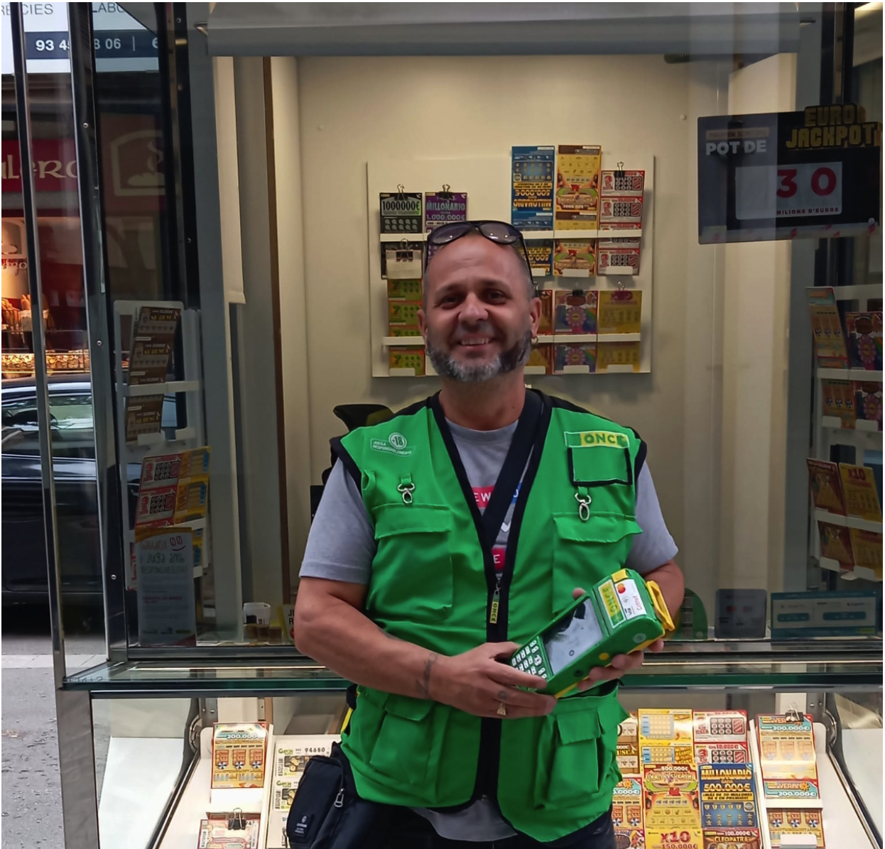  Juan Antonio Nieto, venedor de l'ONCE. FOTO: ONCE