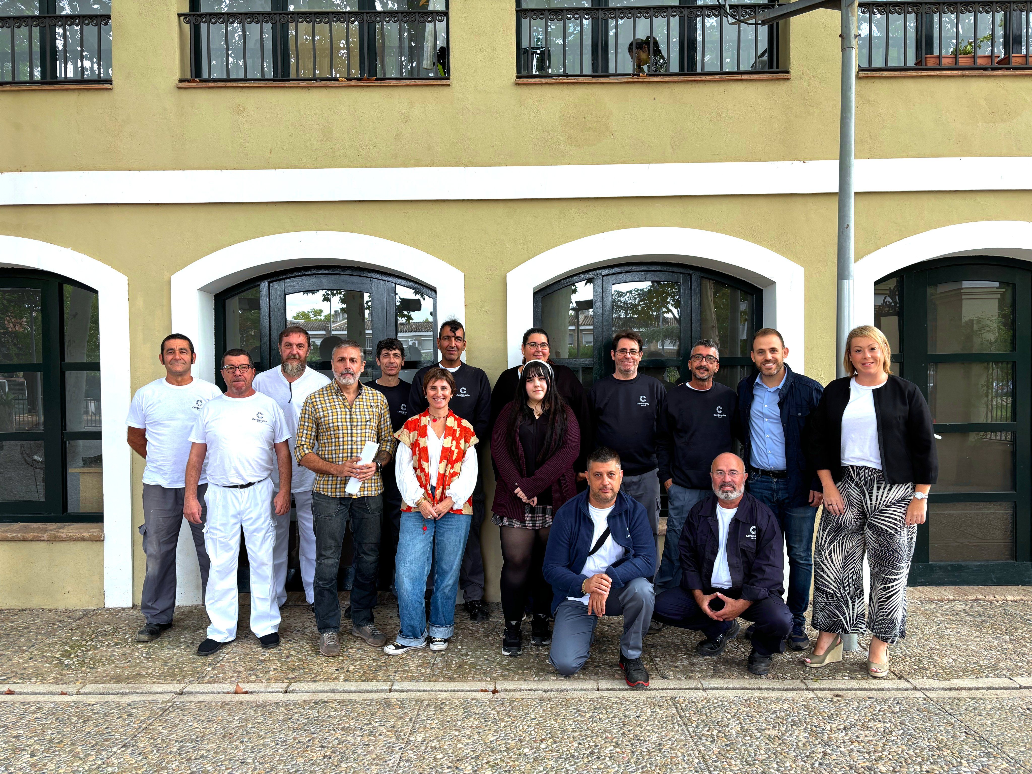 Les 12 persones contractades per l'Ajuntament en el marc del Pla d’Ocupació Treball i Formació Entitats Locals 2024. FOTO: Ajuntament