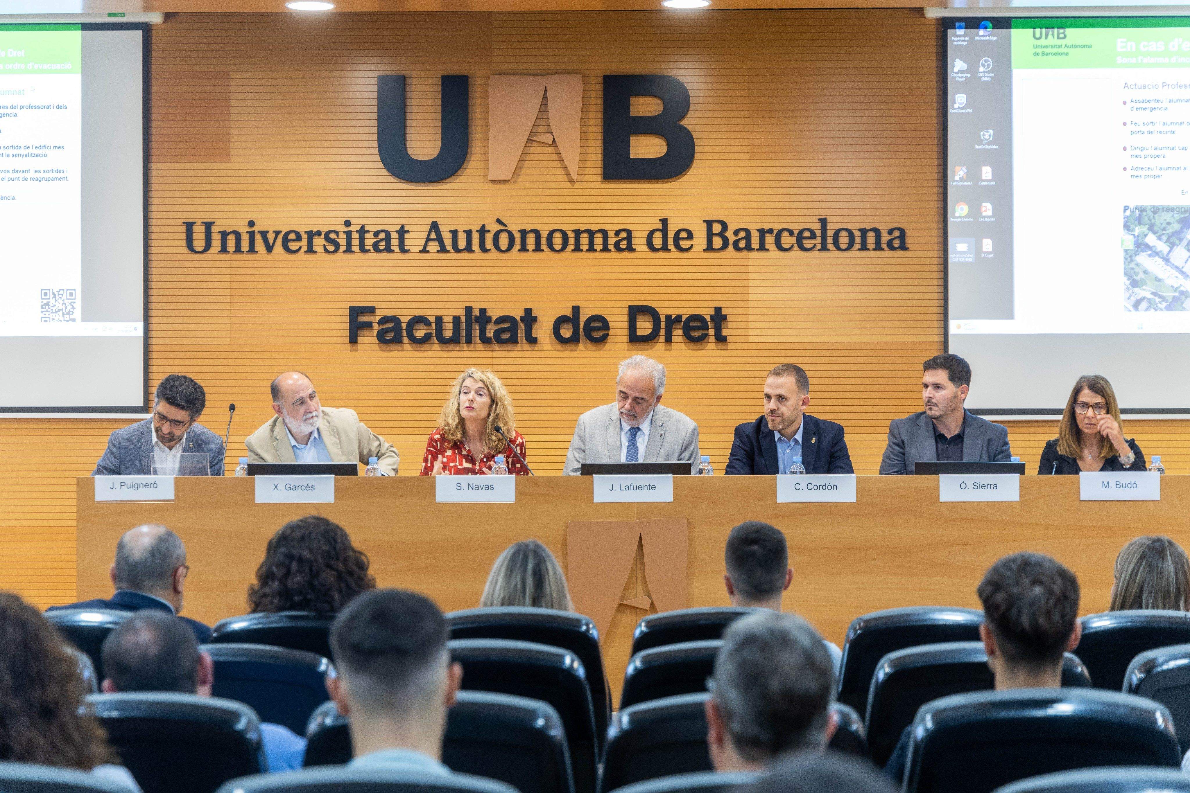 acte de lliurament de les memòries finals del projecte pilot de Treballs de Final de Grau de la UAB. FOTO: Ajuntament
