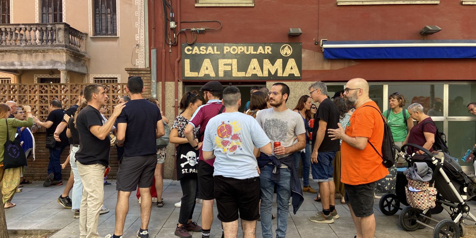 Entrada del nou casal popular de Cerdanyola, La Flama. FOTO: Nora MO Entrada del nou casal popular de Cerdanyola, La Flama. FOTO: Nora MO