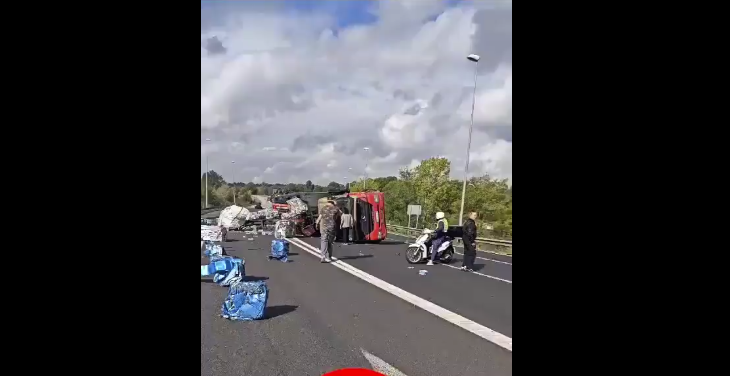 El camió bolcat a la B-30 FOTO: Anti-radar Catalunya