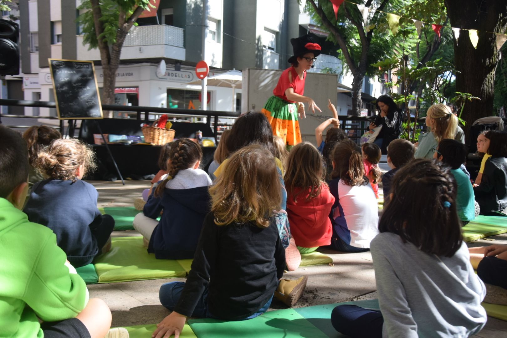 La lliberia Aranya celebra la Festa de la Il·lustració, en l'edició de 2024 . FOTO Marc Mata