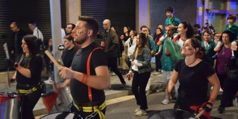 Batúcamela amenitza el correcamió juntament amb la música. FOTO Marc Mata Batúcamela amenitza el correcamió juntament amb la música. FOTO Marc Mata