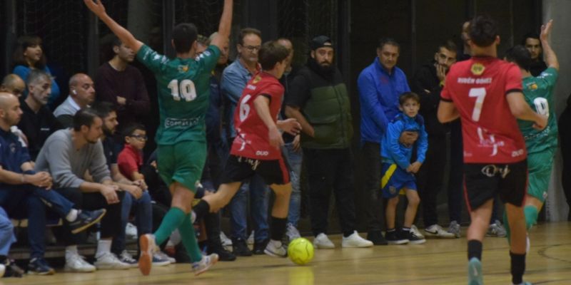 Una de les jugades del derbi vallesà. FOTO: Marc Mata Una de les jugades del derbi vallesà. FOTO: Marc Mata