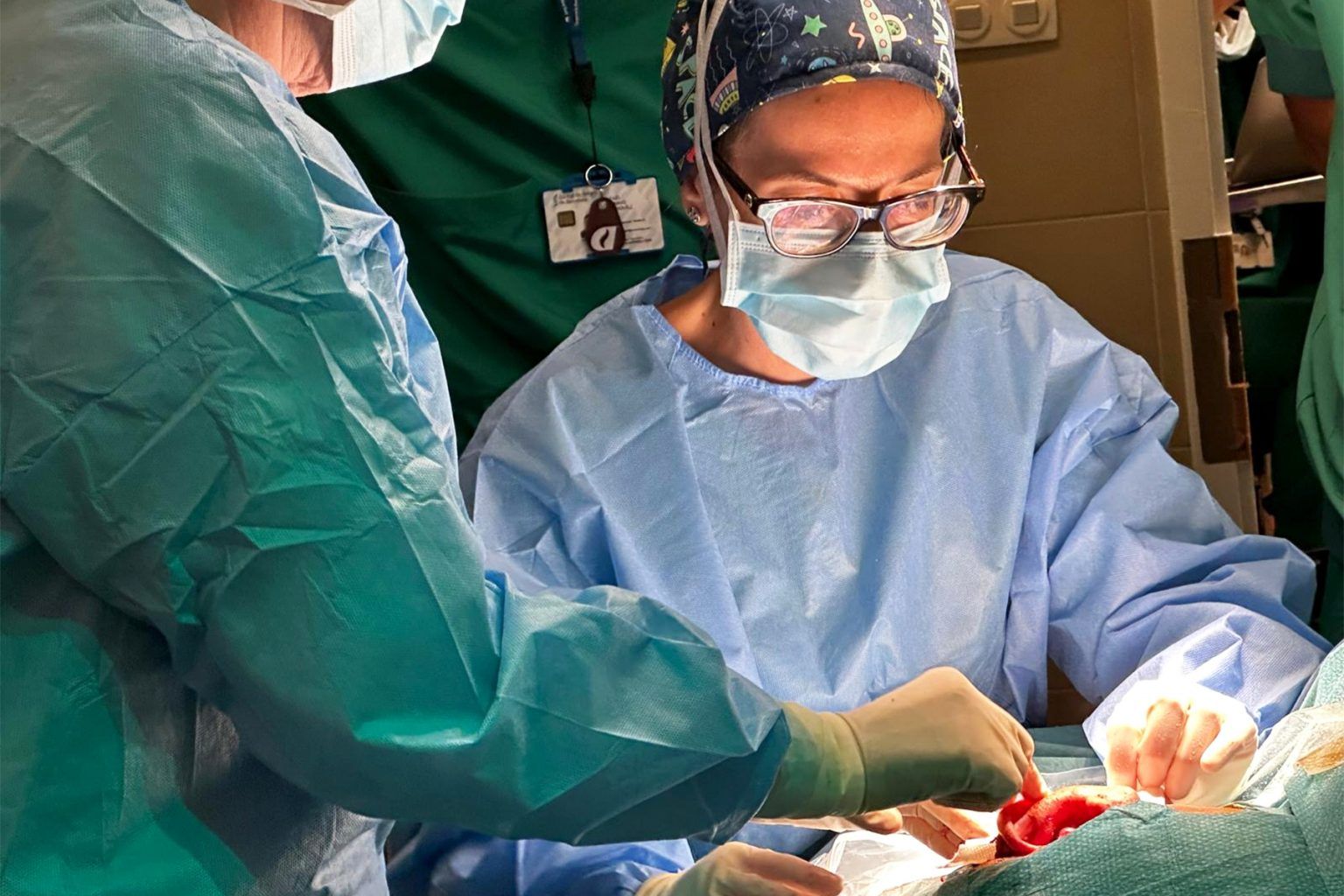 Primera cirurgia de resecció lateral de l’os temporal per tractar un càncer d’orella. FOTO: Hospital Parc Taulí