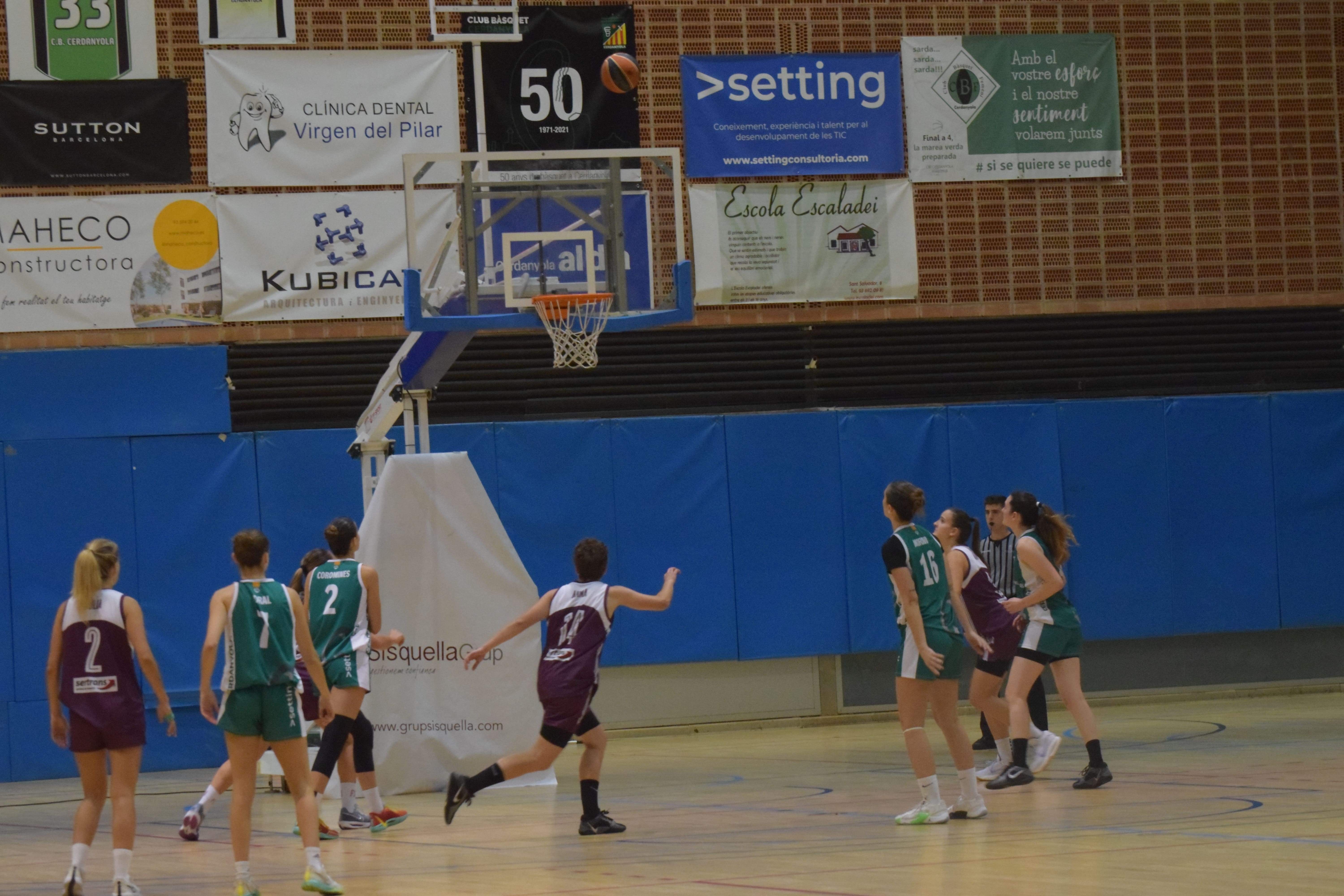 Les cerdanyolenques s'imposen al Sant Adrià. FOTO: Marc Mata 
