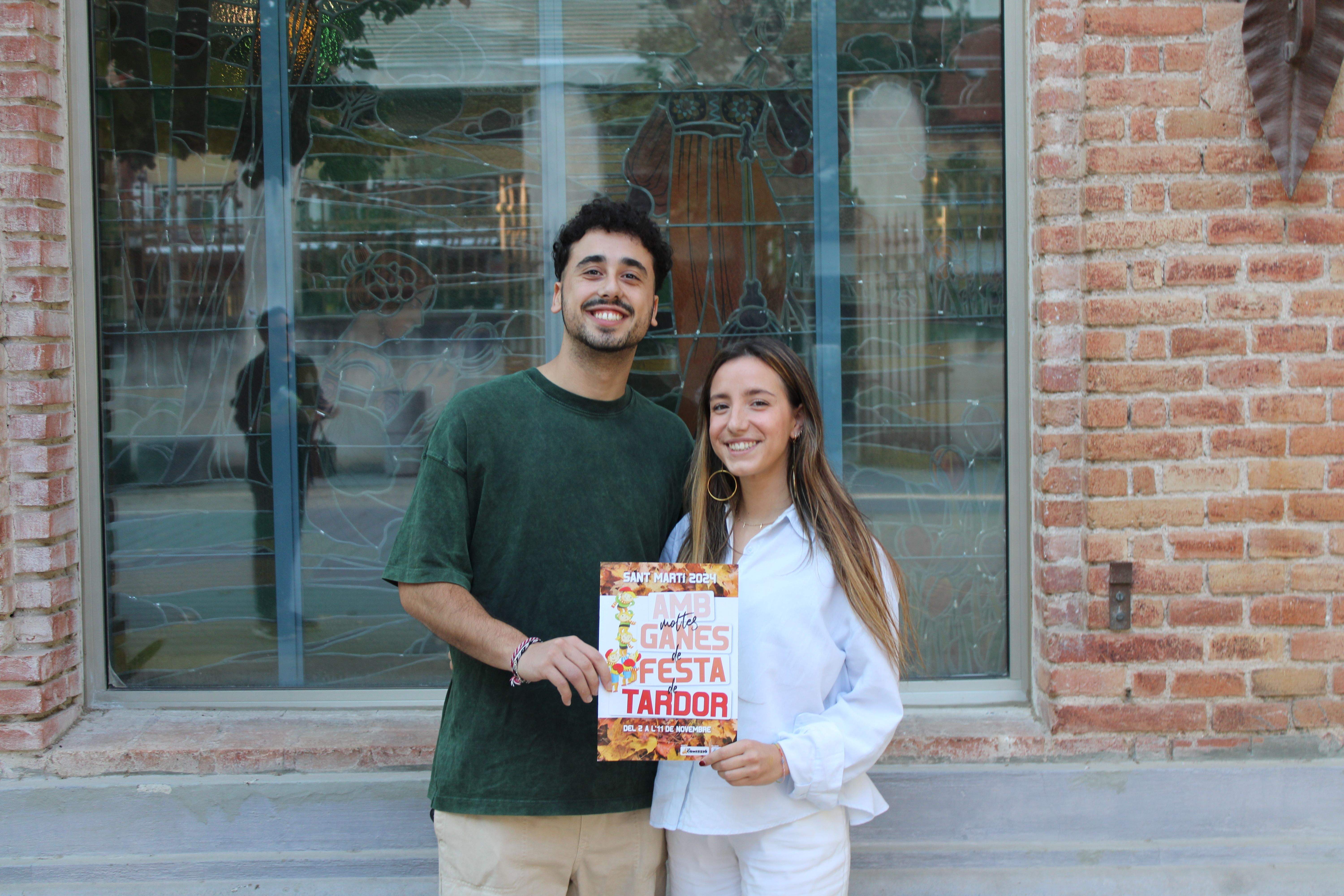 Gerard Capella i Maria Sauló amb el cartell de la Festa de Sant Martí del 2024. FOTO: Guillem Barrera