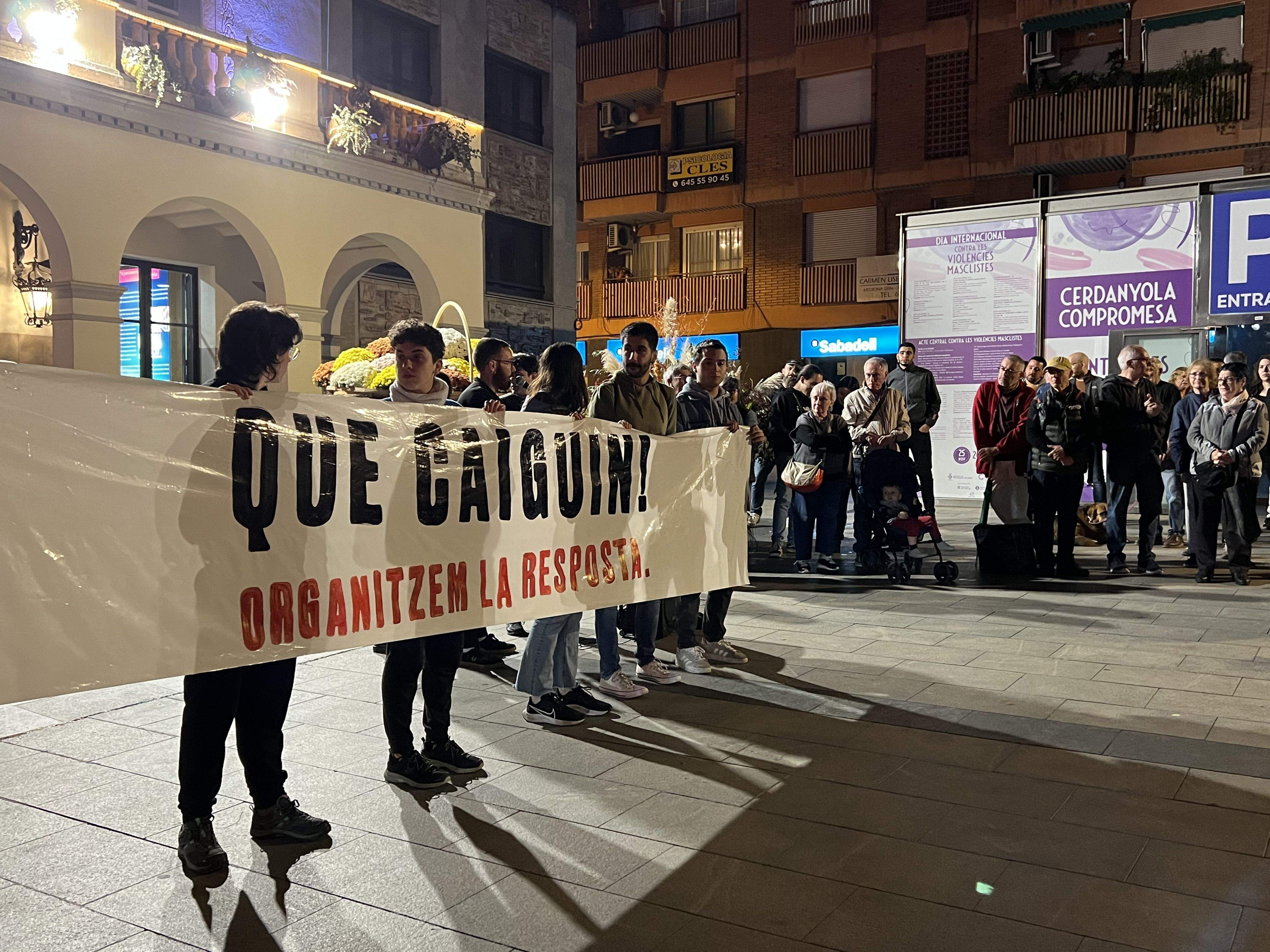 Pancarta desplegada durant la concentració en solidaritat als afectats per la Dana. FOTO: Guillem Barrera