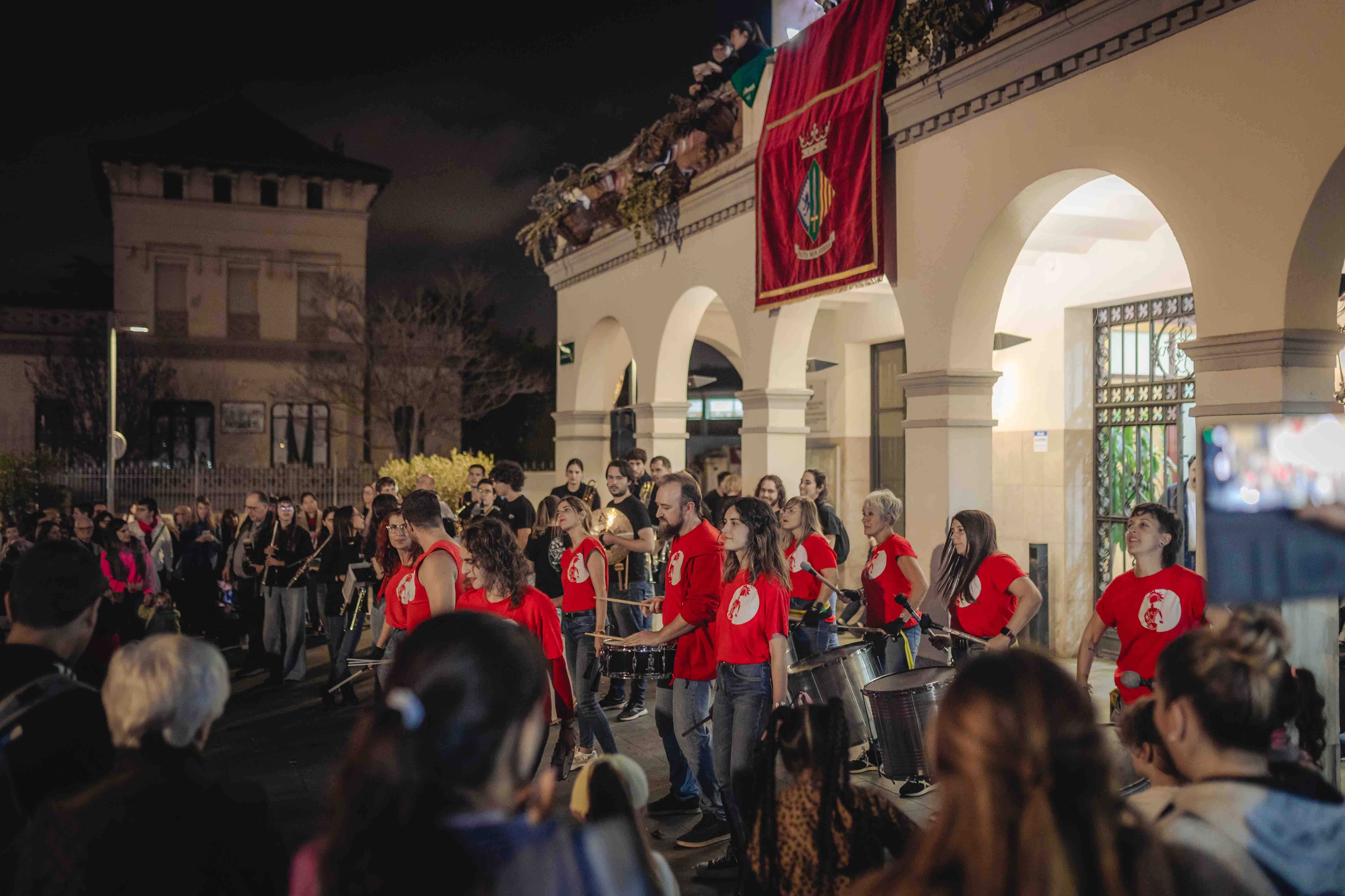 Batúcamela i l'AMCV en el pregó de la Festa de Sant Martí 2024. FOTO: Arnau Padilla