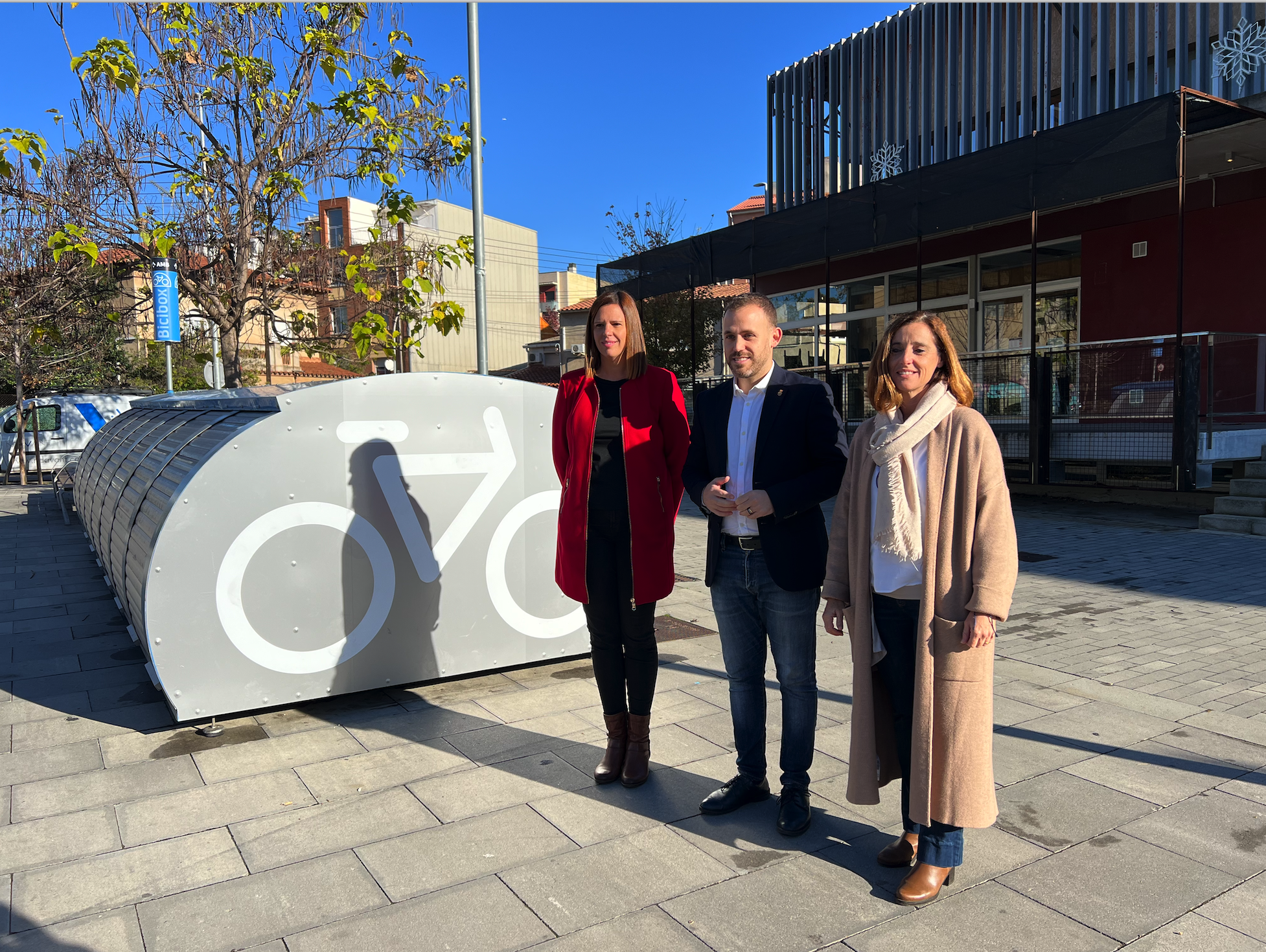 Eli Latorre, Carlos Cordón i Conchi Martínez a l'acte de presentació dels nous Bicibox. FOTO: Guillem Barrera