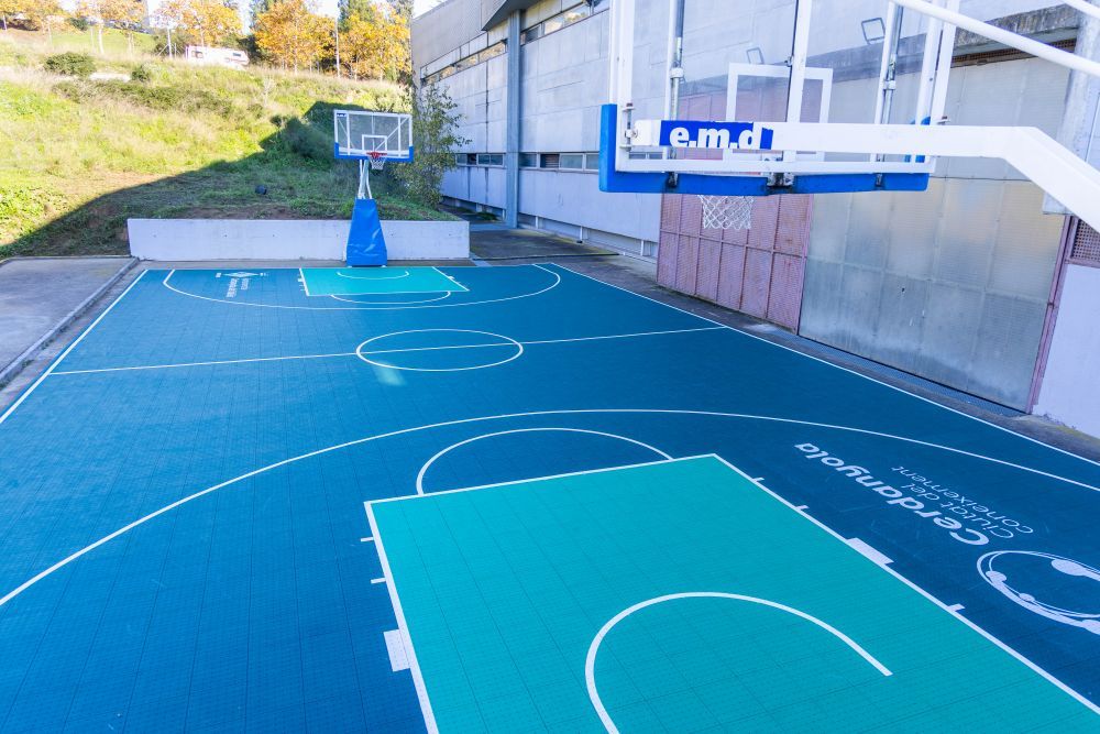 El PEM Guiera El Parc estrena pista exterior de bàsquet . FOTO: Ajuntament de Cerdanyola El PEM Guiera El Parc estrena pista exterior de bàsquet . FOTO: Ajuntament de Cerdanyola