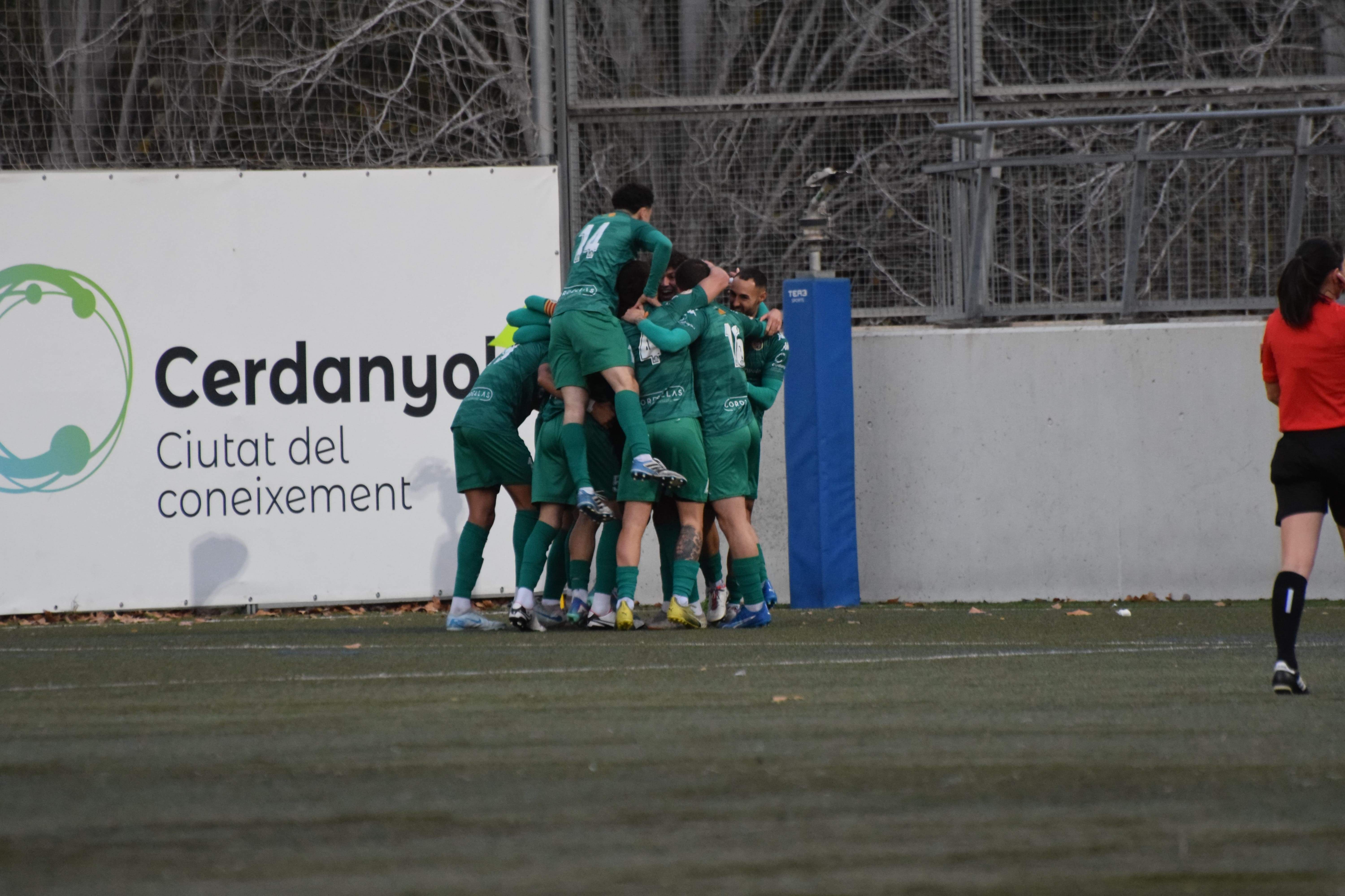 El Cerdanyola FC celebrant un gol contra el Sabadell B. FOTO: Marc Mata El Cerdanyola FC celebrant un gol contra el Sabadell B. FOTO: Marc Mata