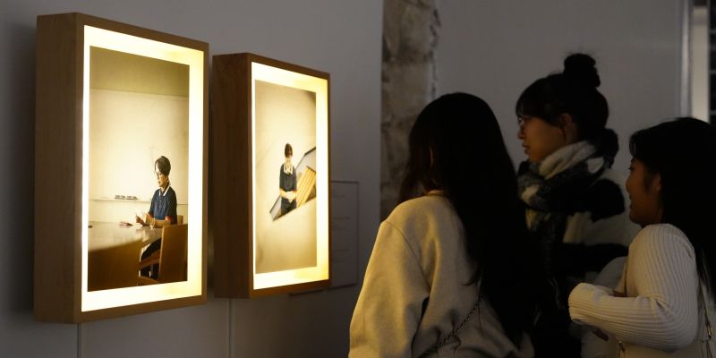 L’exposició, curada per Kail Choi -comissari en cap de la Gyeonggi Cultural Foundation-, i per Enric Puig -director del centre d’arts Santa Mònica). FOTO: Departament de Cultura L’exposició, curada per Kail Choi -comissari en cap de la Gyeonggi Cultural Foundation-, i per Enric Puig -director del centre d’arts Santa Mònica). FOTO: Departament de Cultura