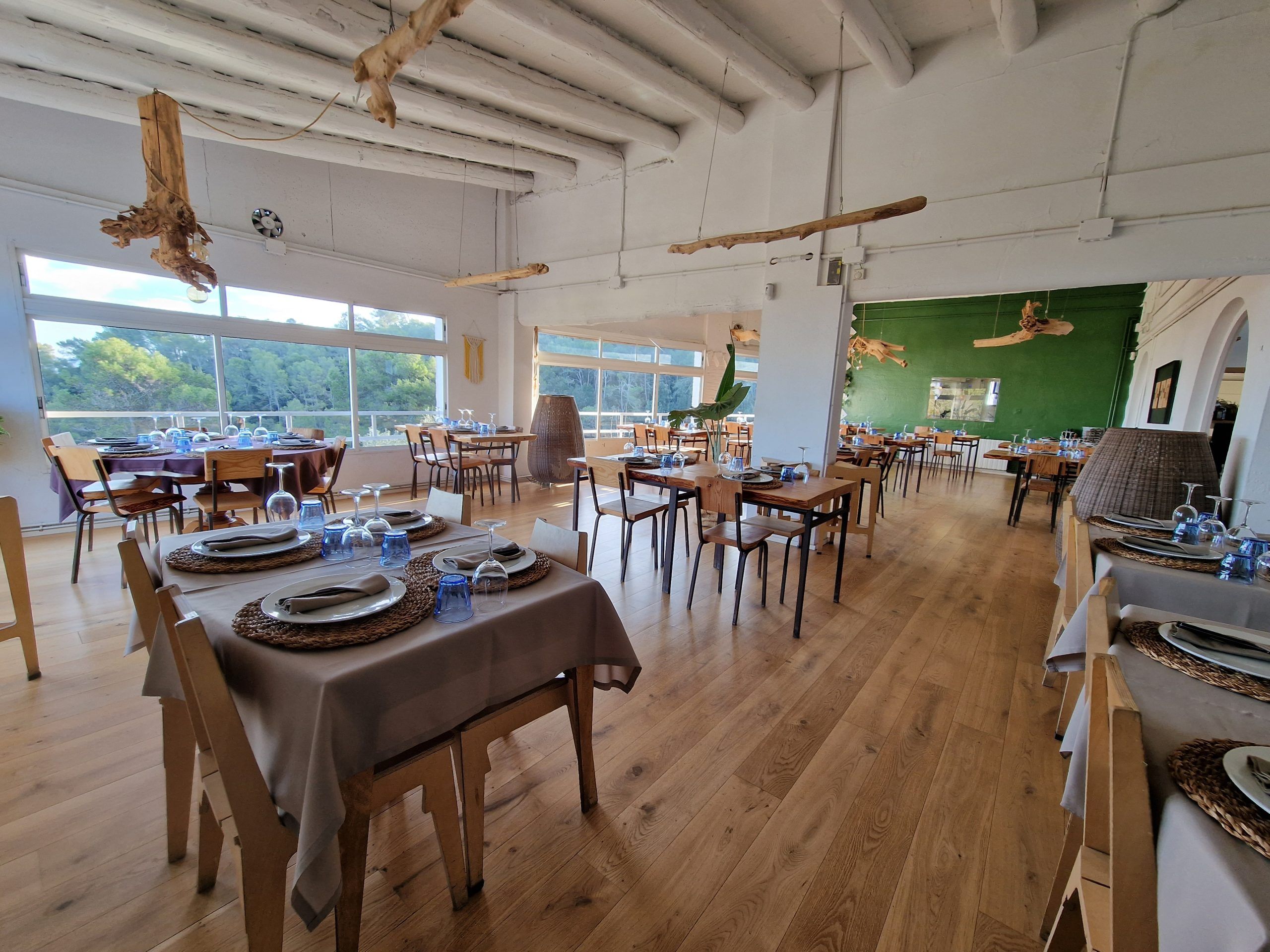 Interior del restaurant Green Leka, a Collserola. FOTO: Green Leka