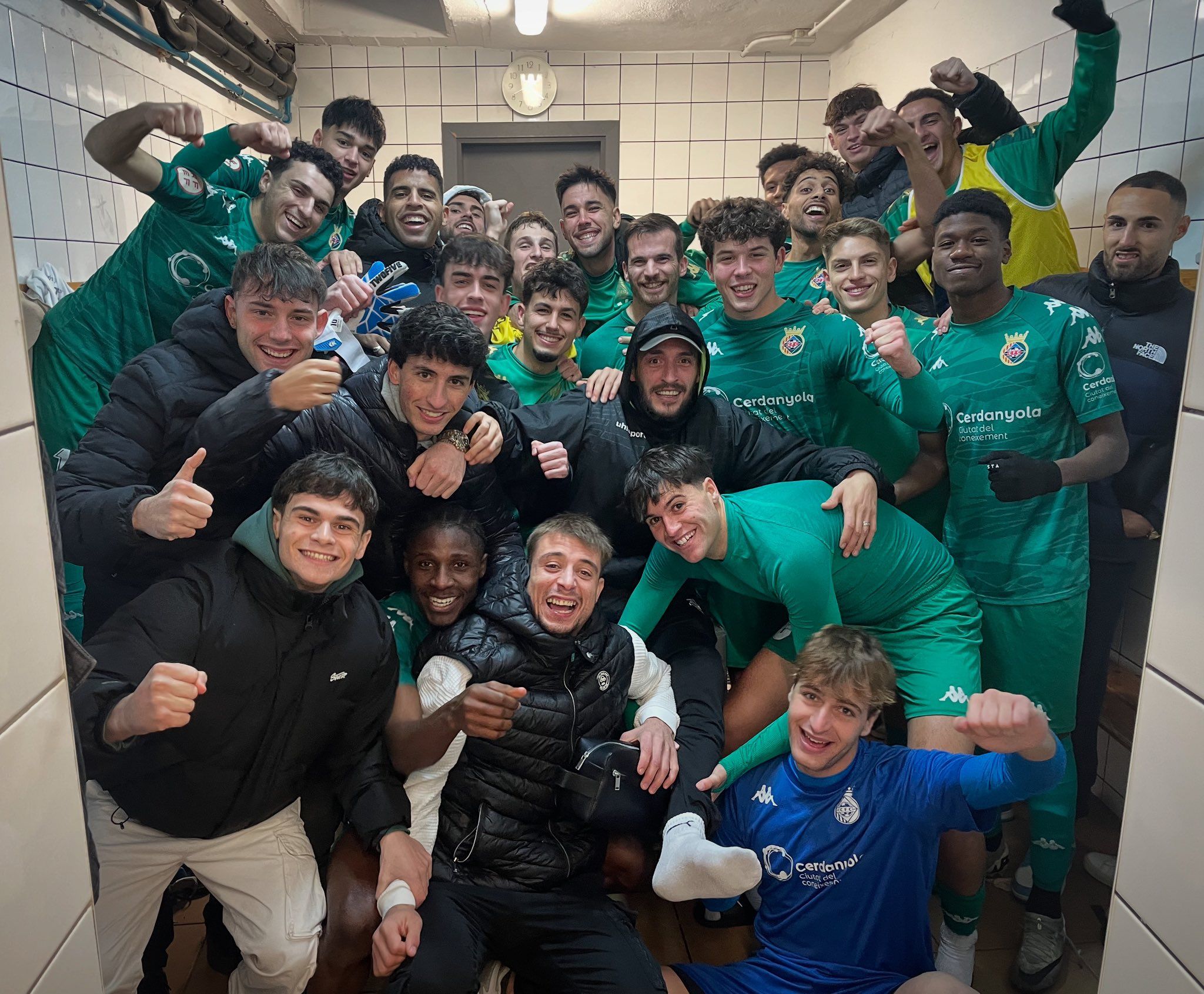 Els jugadors del Cerdanyola van celebrar el pas als vuitens de final. FOTO: Cerdanyola FC