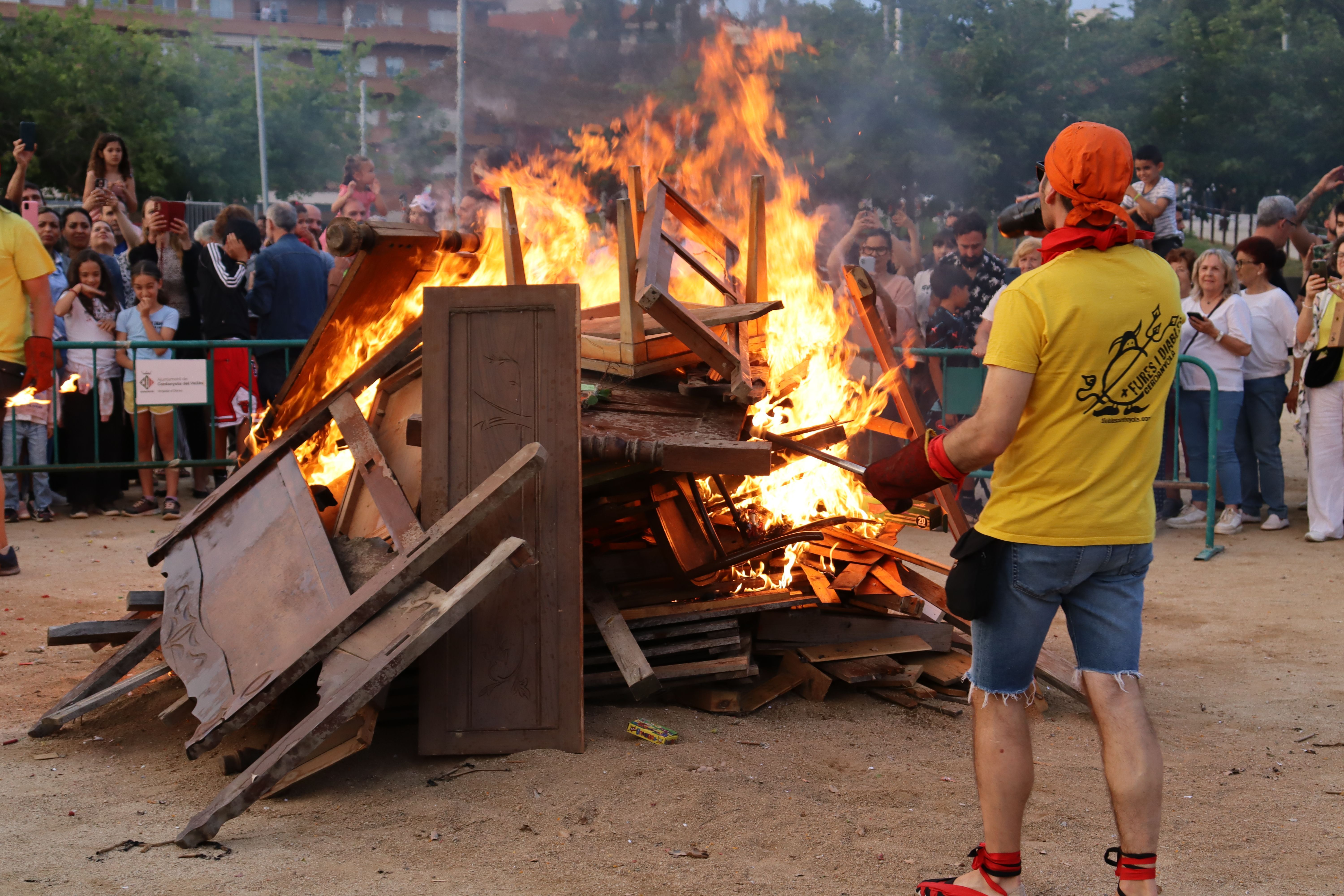 Foguera de Sant Joan. FOTO: Marc Mata