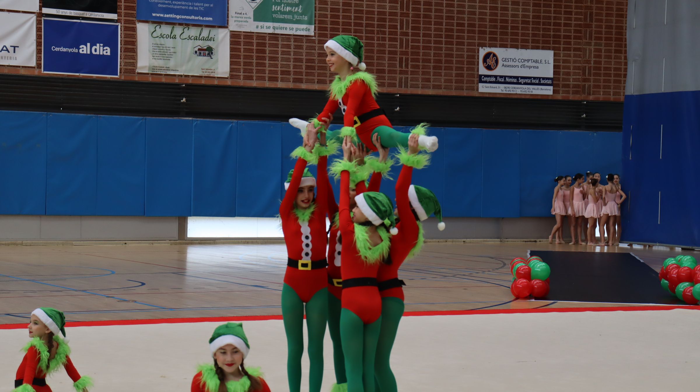 El Club Gimnàstica Ritmica Cerdanyola celebra el seu festival de Nadal. FOTO: Marc Mata