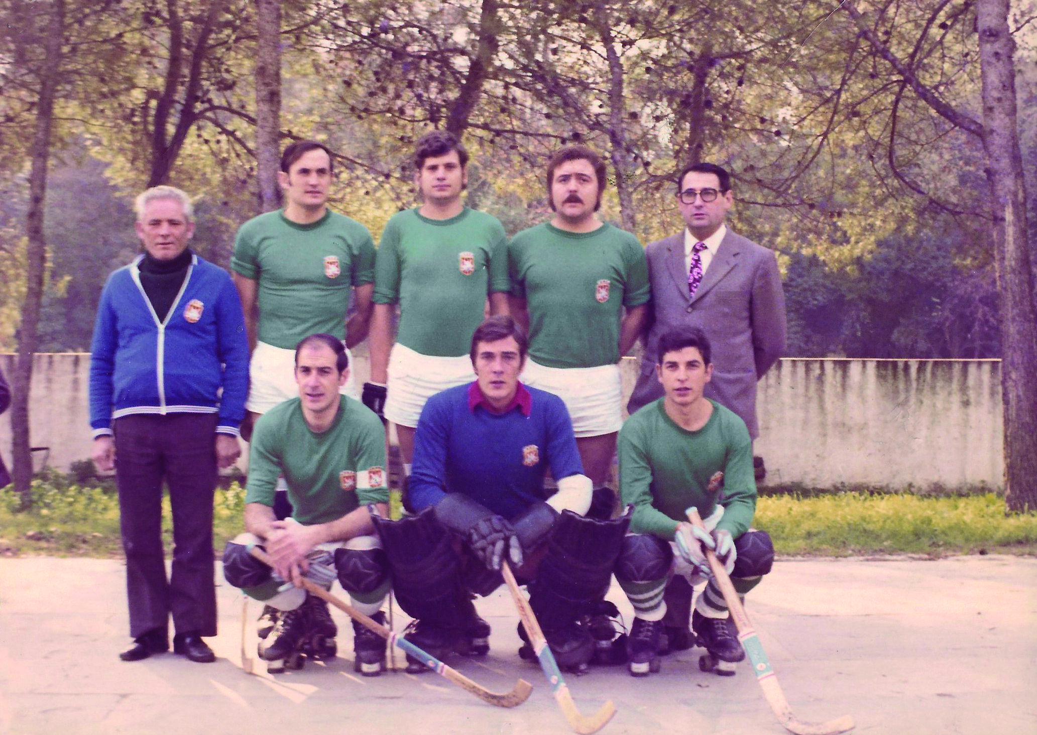 El segon per la dreta a dalt amb bigoti. FOTO:  Extretes de la Revista de la Comissió de Festes Sant Martí "La Nit del CH Cerdanyola" El segon per la dreta a dalt amb bigoti. FOTO:  Extretes de la Revista de la Comissió de Festes Sant Martí "La Nit del CH Cerdanyola"