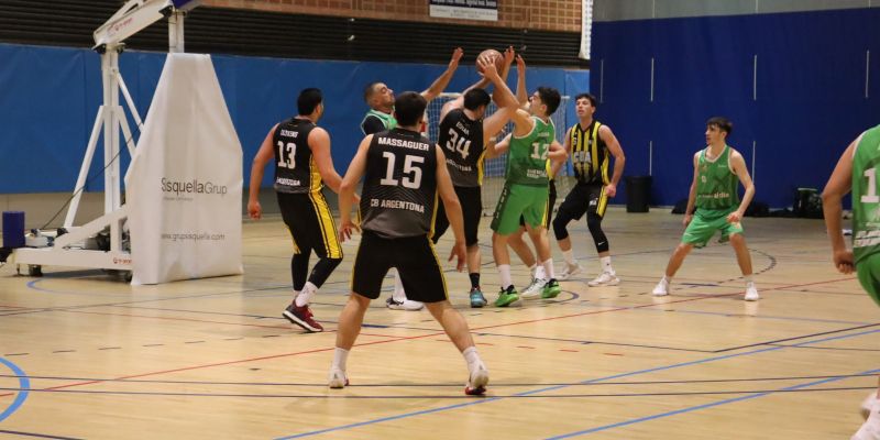 Una jugada del partit contra l'Argentona. FOTO: Marc Mata Una jugada del partit contra l'Argentona. FOTO: Marc Mata