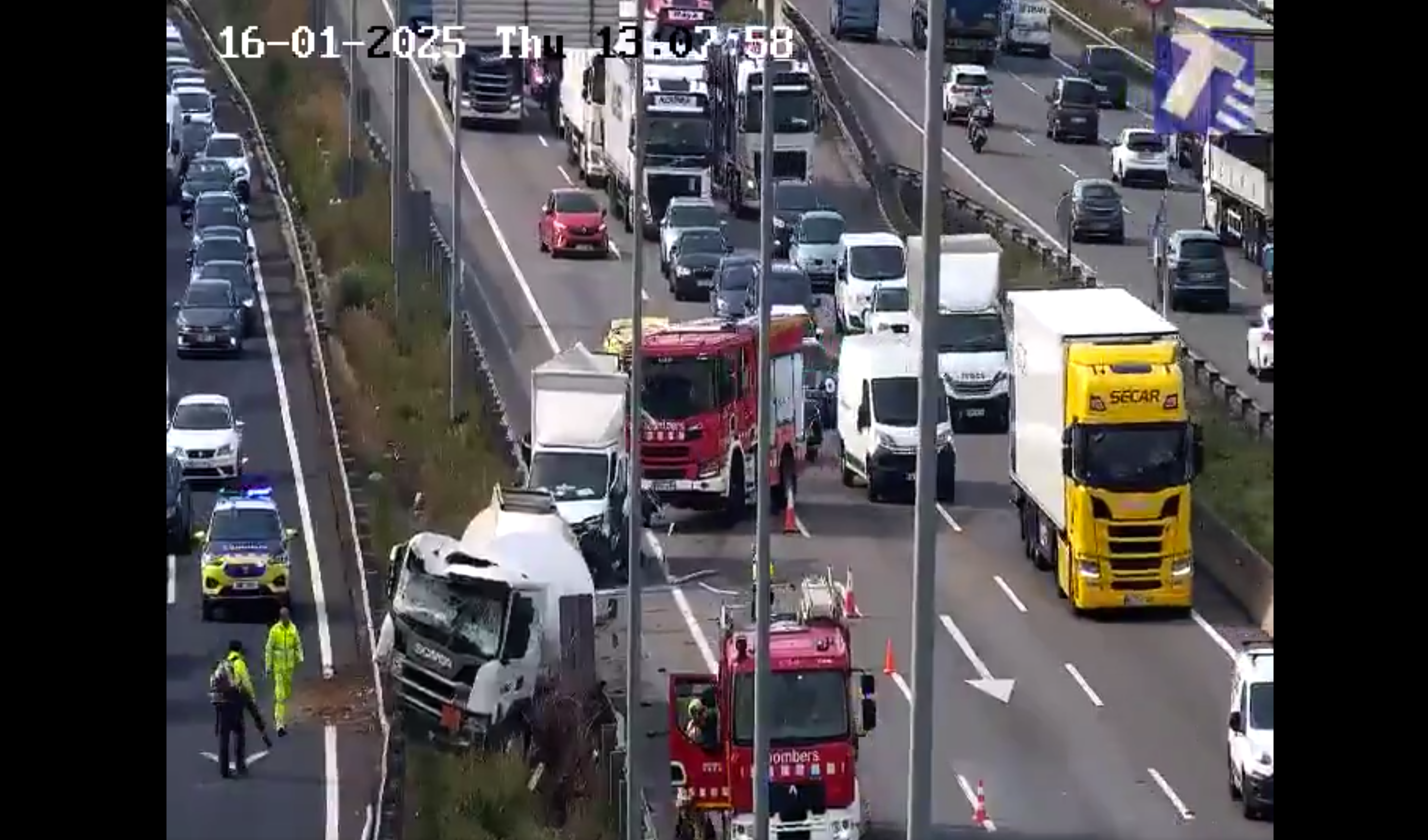 Imatge de l'accident a l'AP-7. FOTO: Servei Català de Trànsit