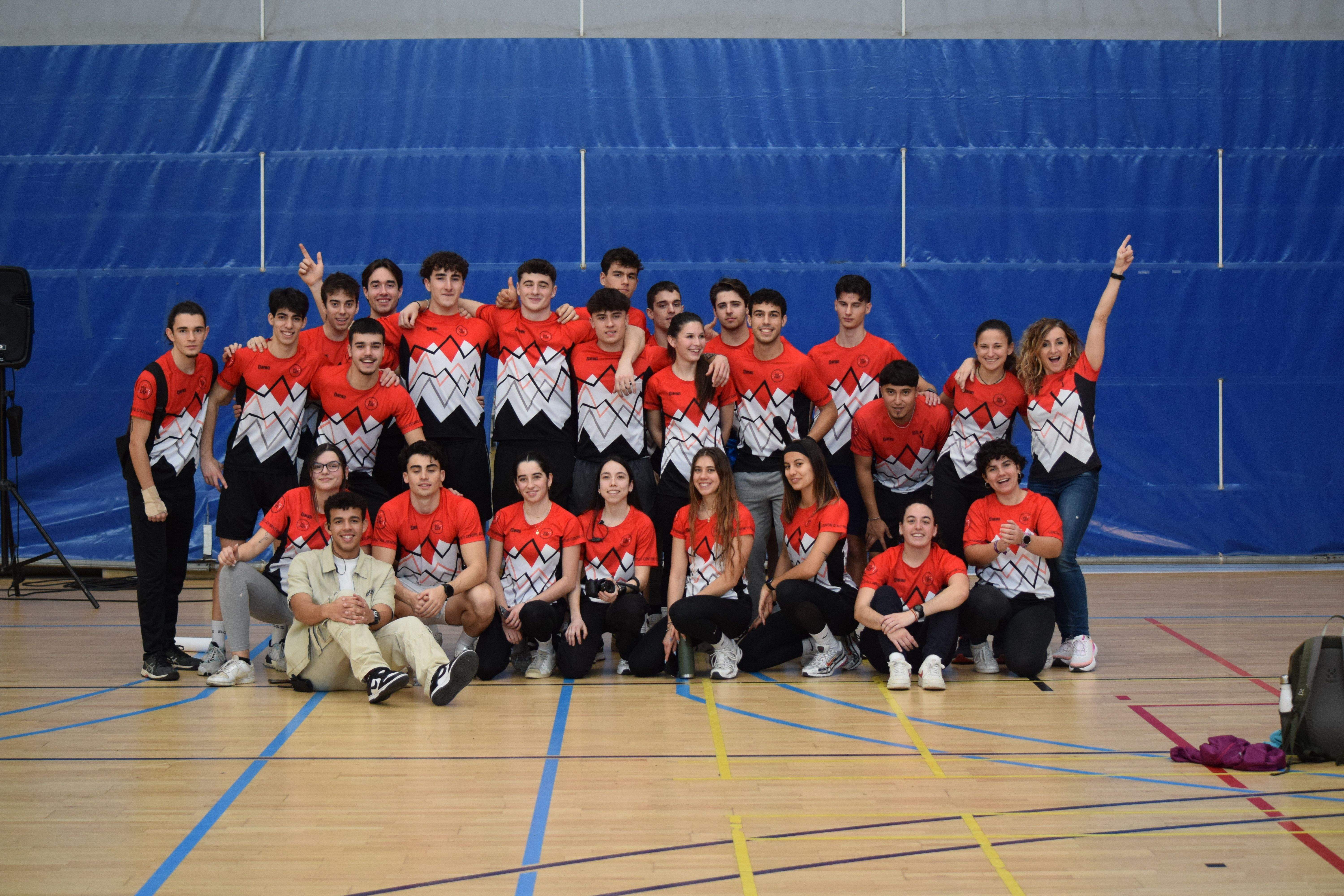 Alumnat del CAR Sant Cugat organitzadors d'aquestes trobades esportives amb joves. FOTO: CAR SANT CUGAT Alumnat del CAR Sant Cugat organitzadors d'aquestes trobades esportives amb joves. FOTO: CAR SANT CUGAT