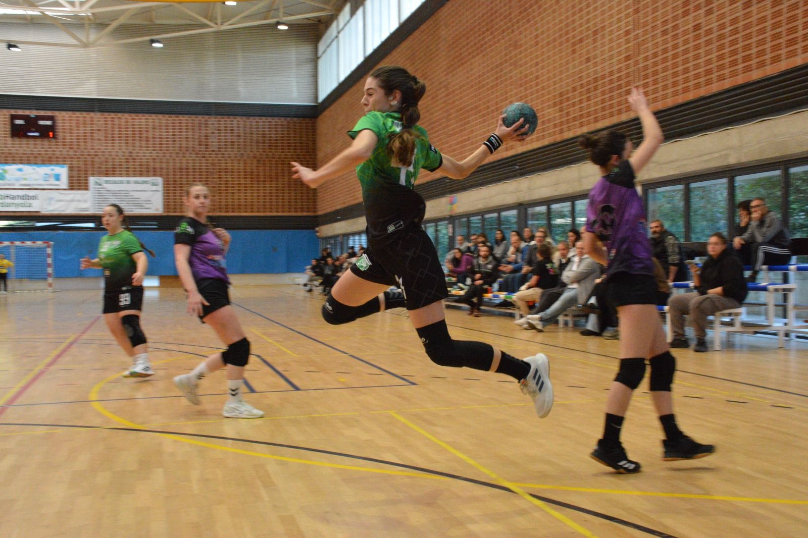 Imatge del partit entre el CH Cerdanyola i el Tàrrega. FOTO: Cedida