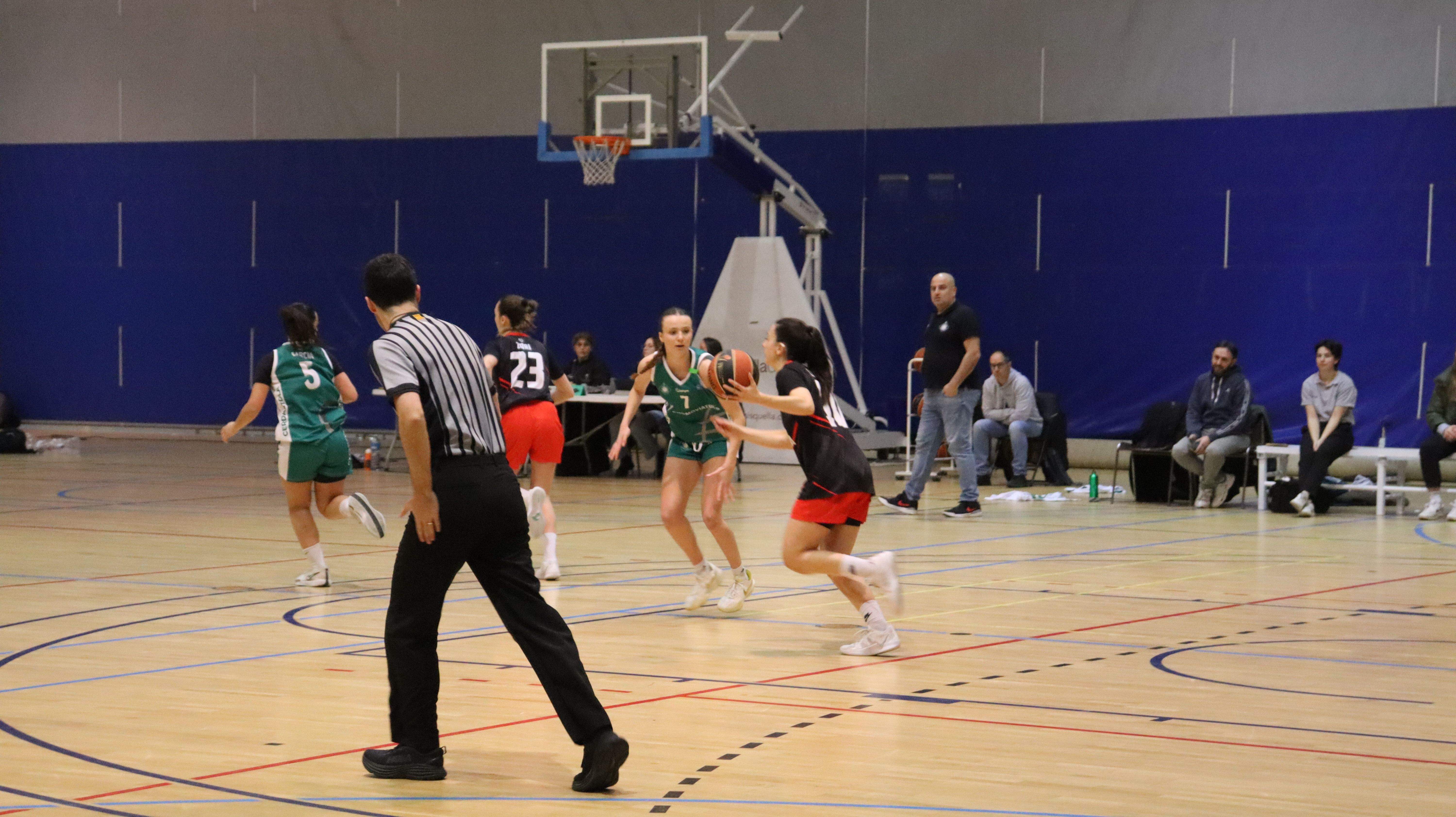 El Cerdanyola CB femení perd davant el Grup Barna. FOTO: Marc Mata