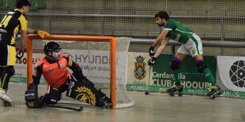 Un partit del Cerdanyola CH aquesta temporada al Xarau. FOTO: Marc Mata 