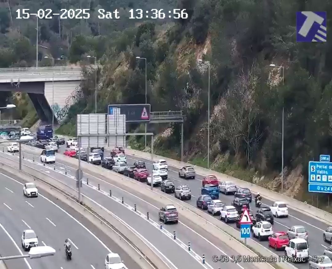 Un accident a la C-58 a l'alçada de Montcada crea retencions en sentit Barcelona fins al Nus de la Trinitat. FOTO: Servei Català del Trànsit