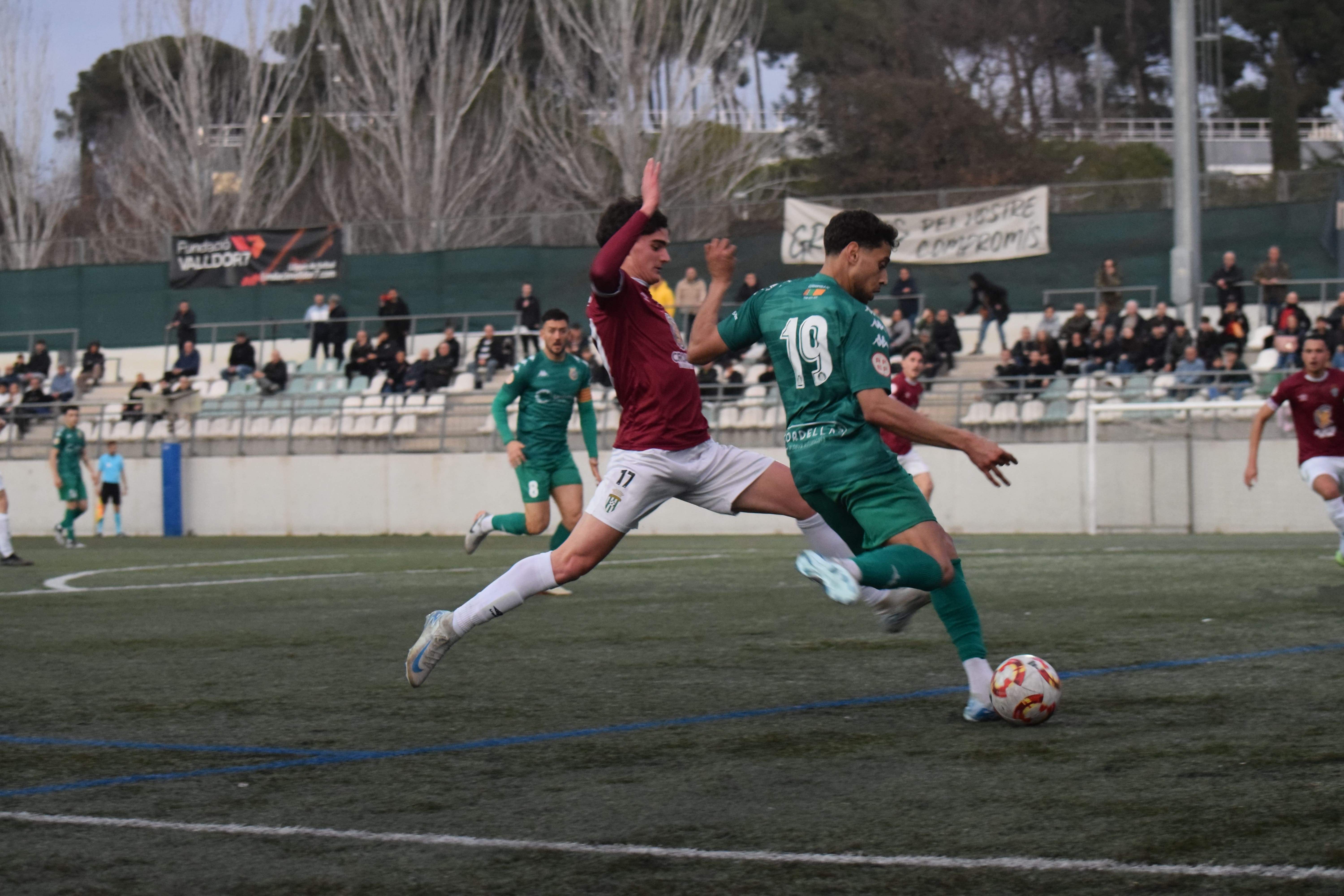 Youssef buscant materialitzar per donar la victòria als verds. FOTO: Marc Mata