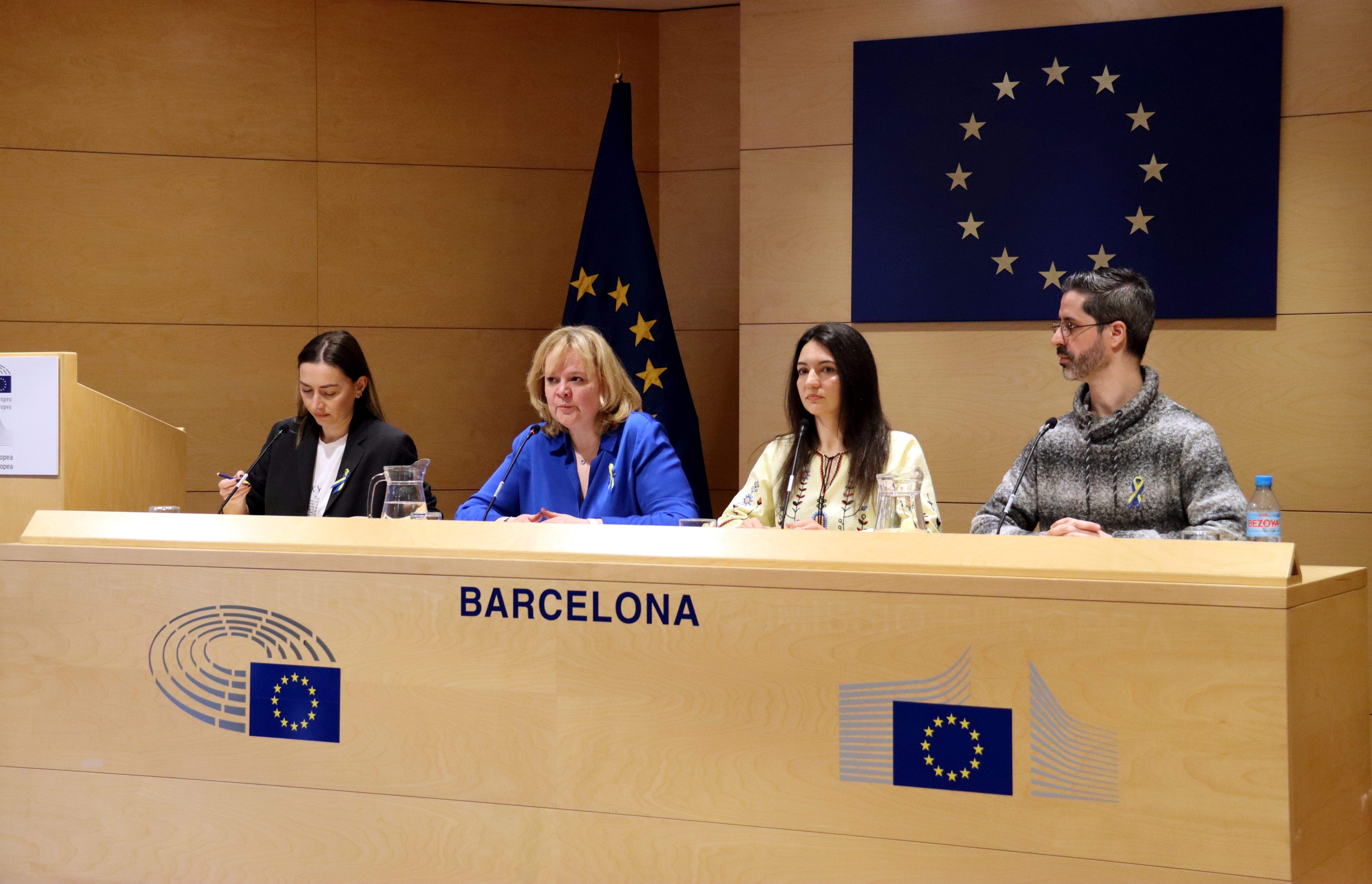 La comunitat ucraïnesa insta a manifestar-se per demostrar "empatia", "solidaritat" i el "suport europeu" en el tercer aniversari de la invasió russa d'Ucraïna. FOTO: Nazaret Romero/ACN