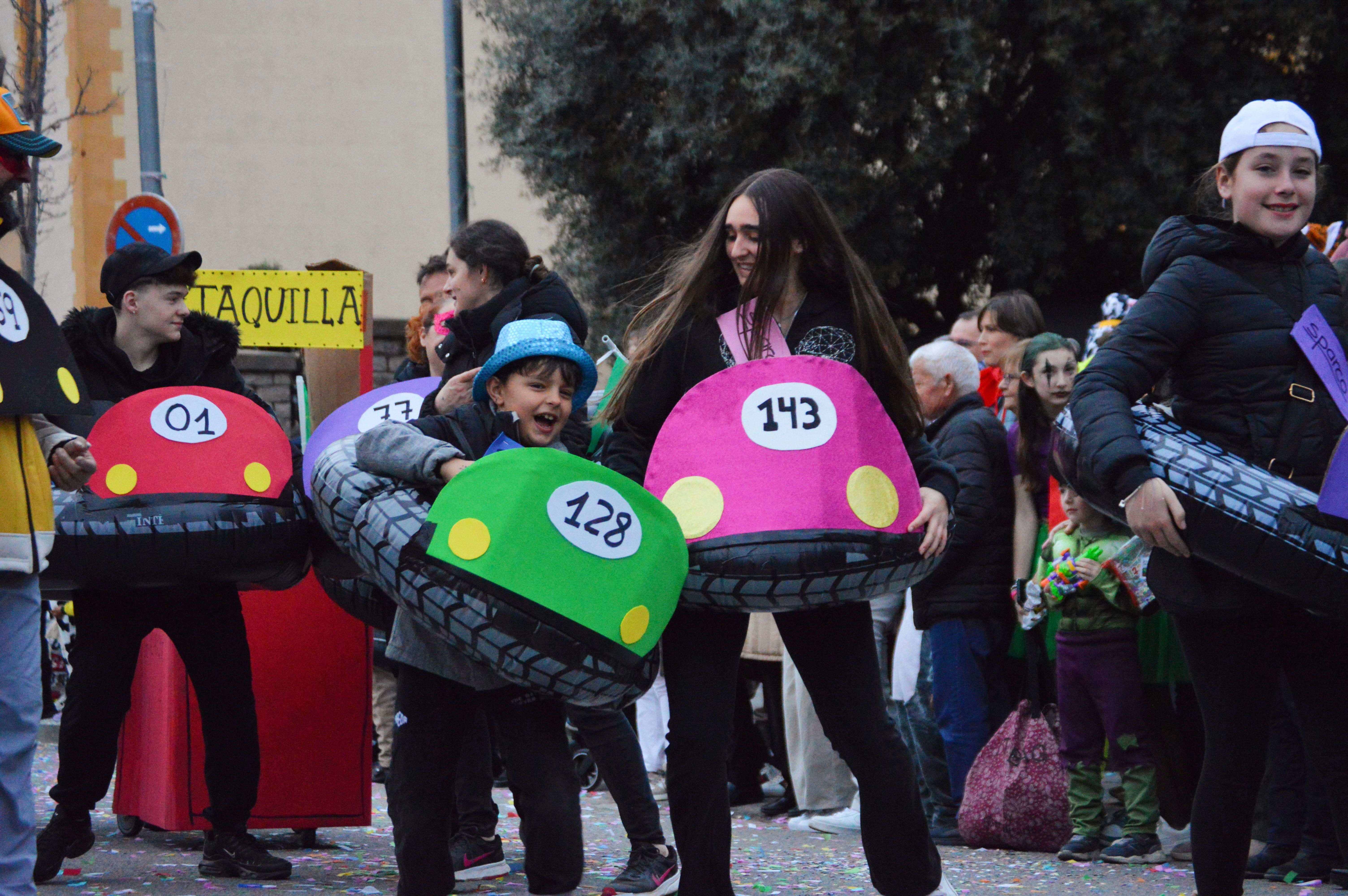 La multitudinària rua de Carnaval en imatges. FOTO: Nora Muñoz 