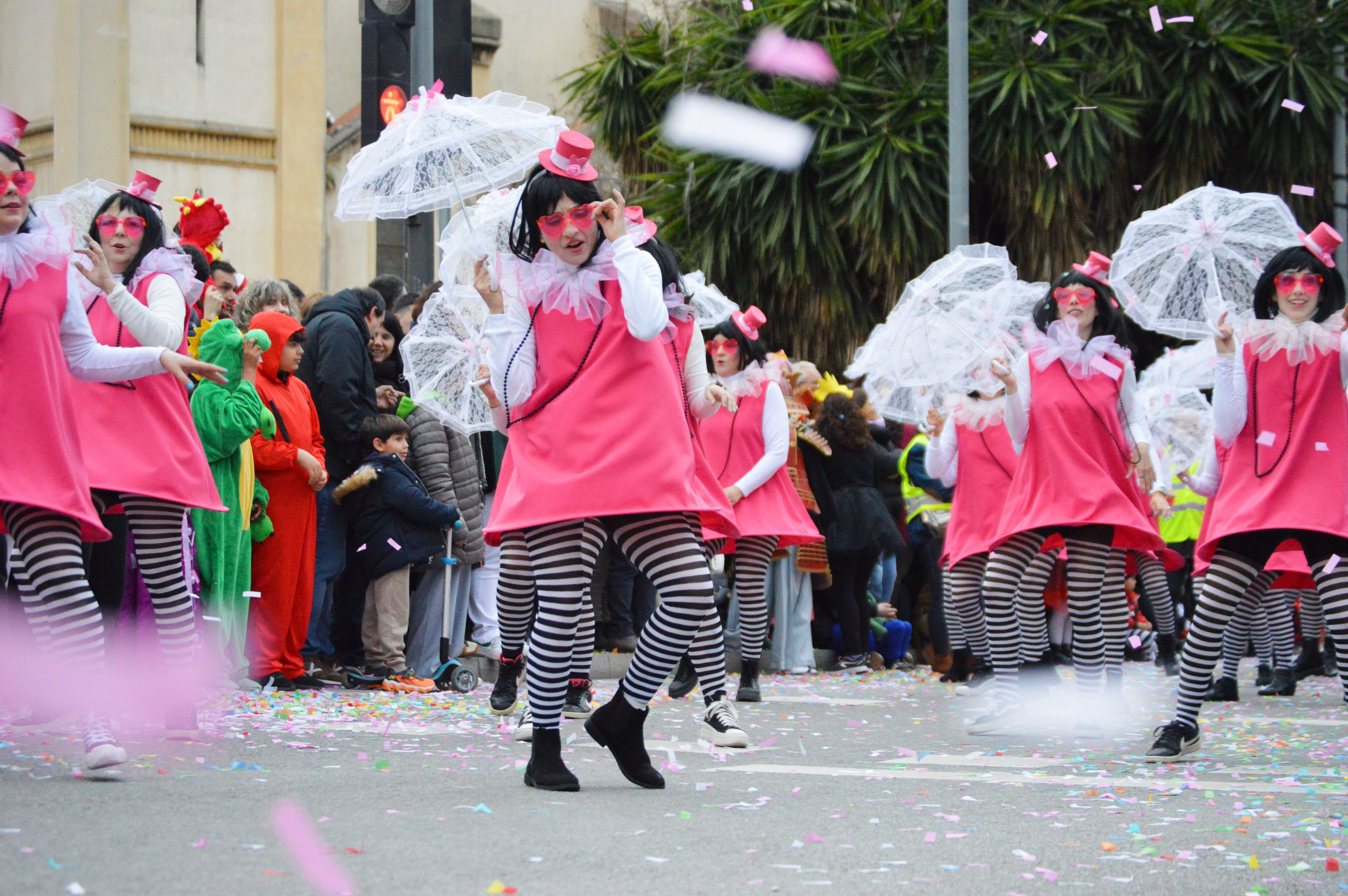 La multitudinària rua de Carnaval en imatges. FOTO: Nora Muñoz 