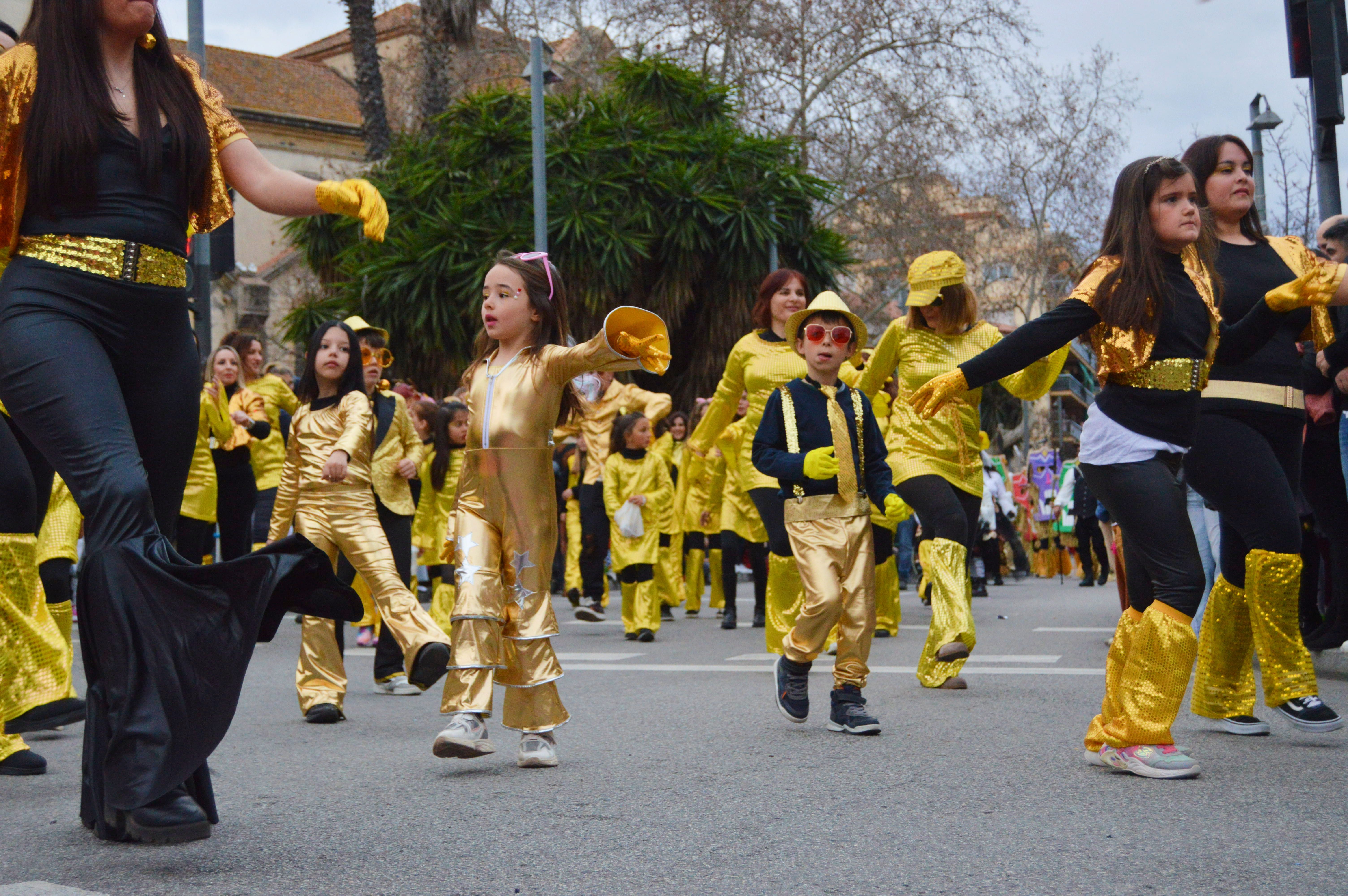 La multitudinària rua de Carnaval en imatges. FOTO: Nora Muñoz 