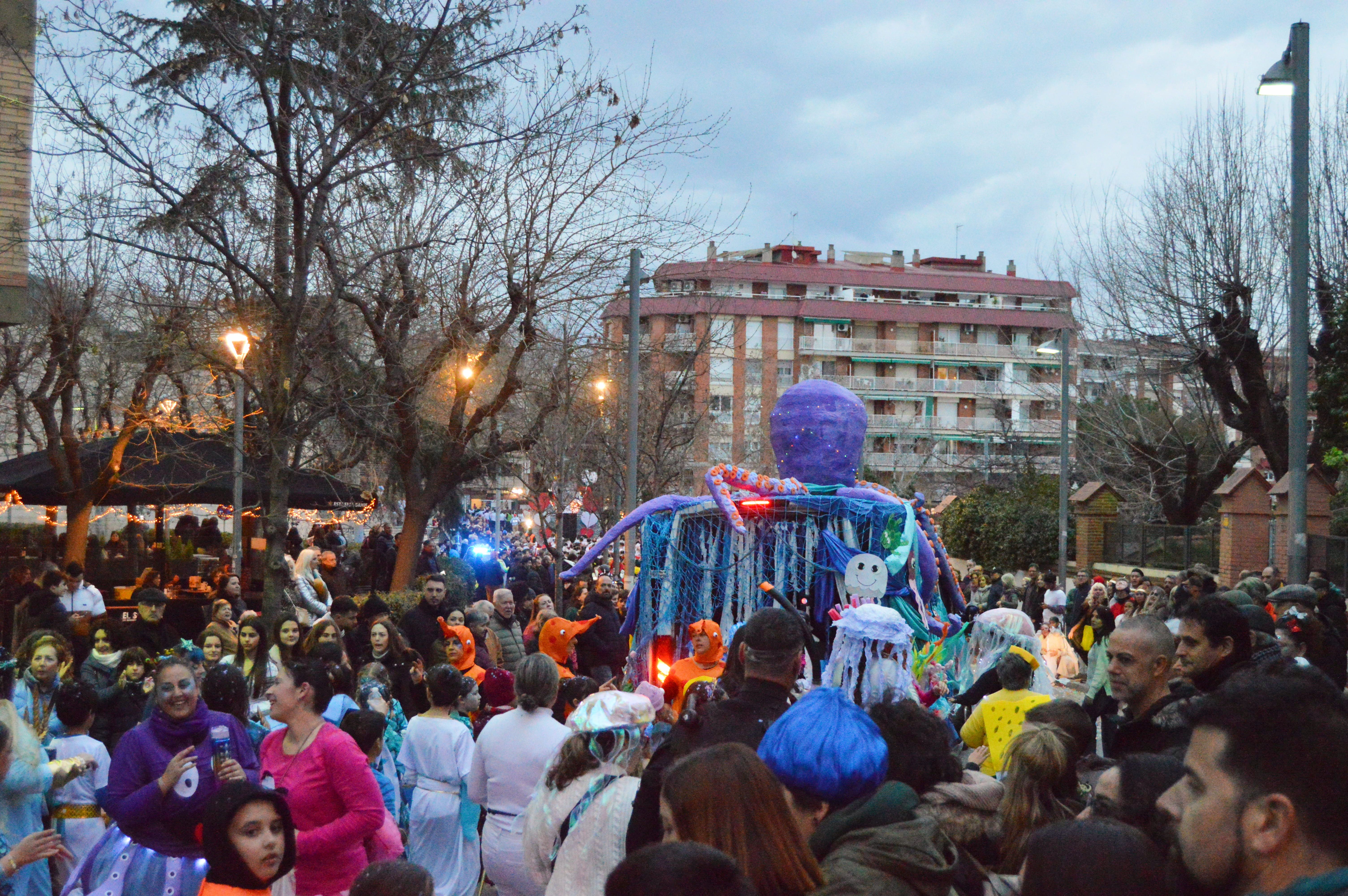La multitudinària rua de Carnaval en imatges. FOTO: Nora Muñoz 