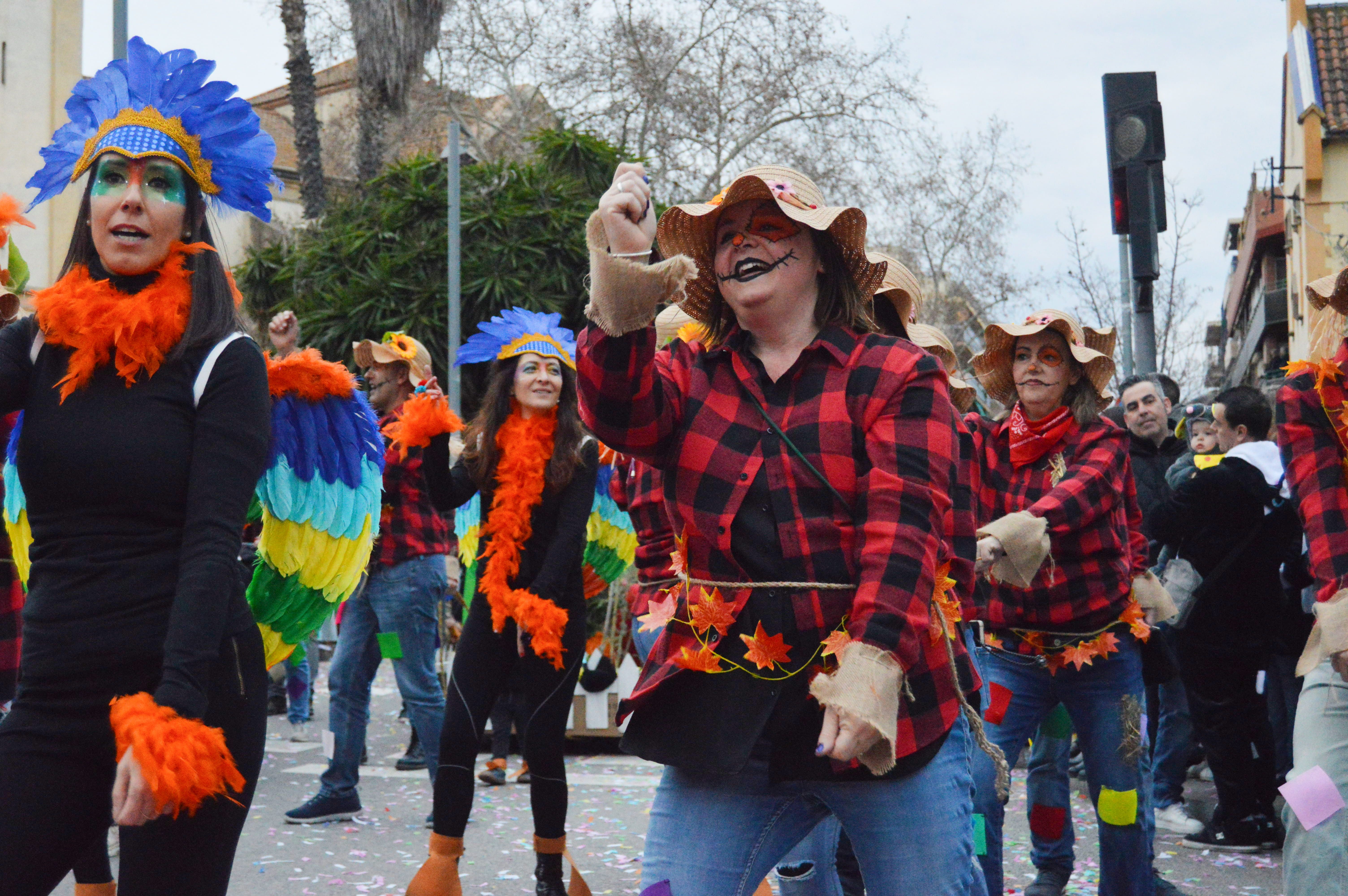 La multitudinària rua de Carnaval en imatges. FOTO: Nora Muñoz 