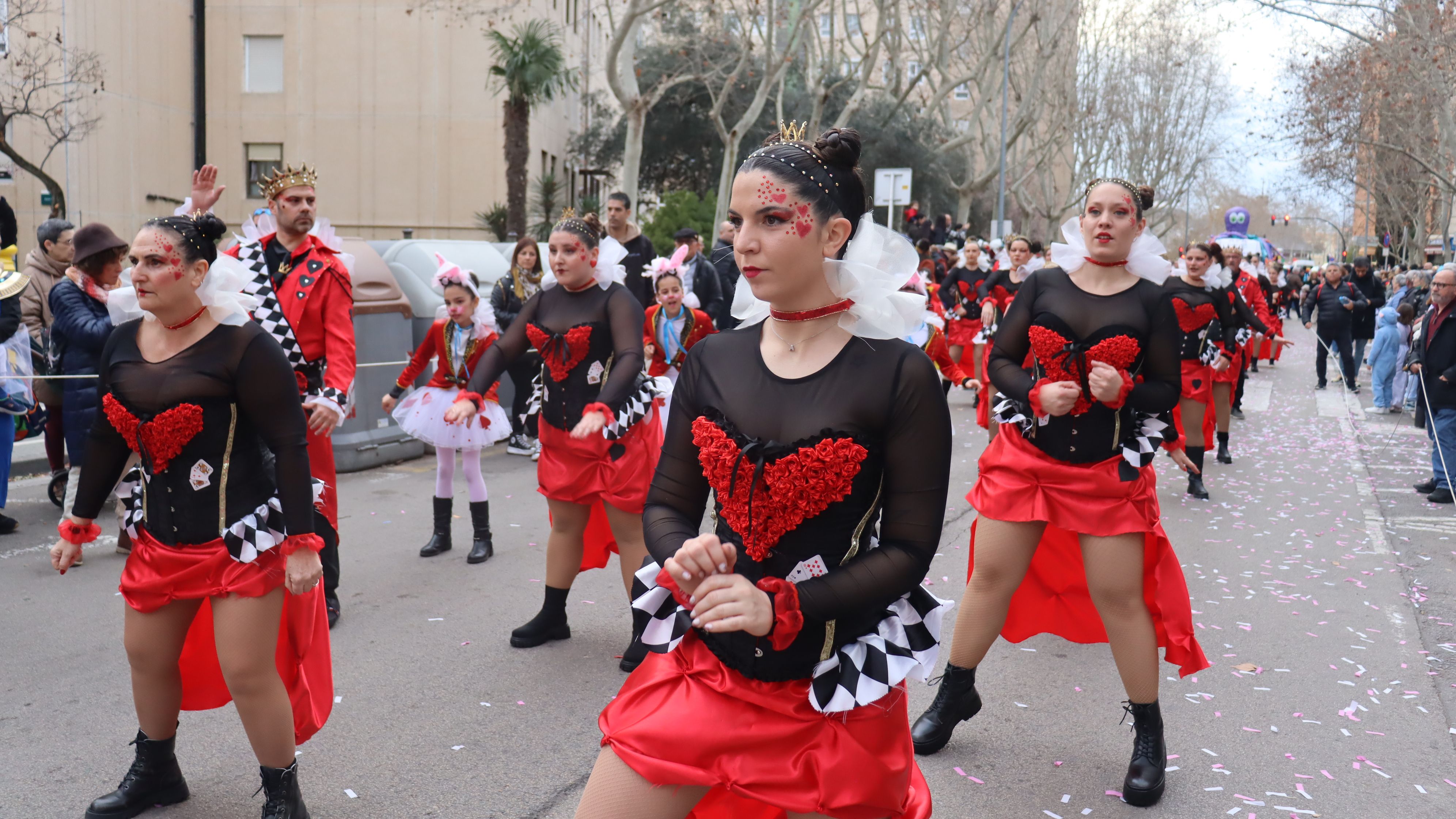 La multitudinària rua de Carnaval en imatges. FOTO: Marc Mata