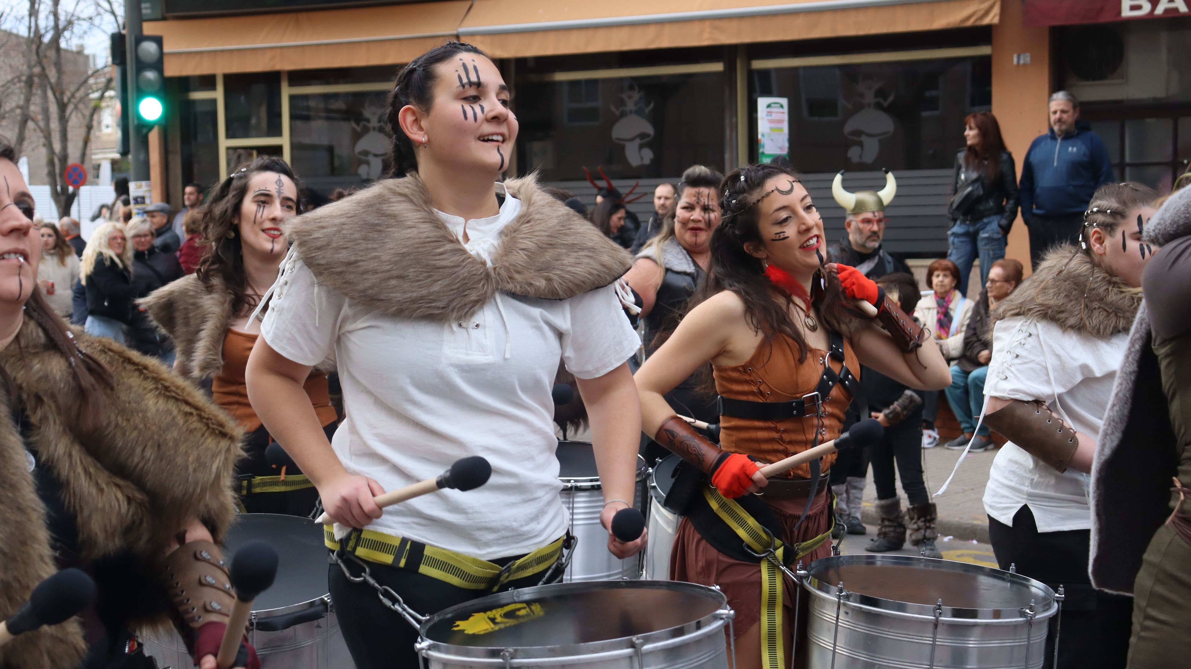 La multitudinària rua de Carnaval en imatges. FOTO: Marc Mata