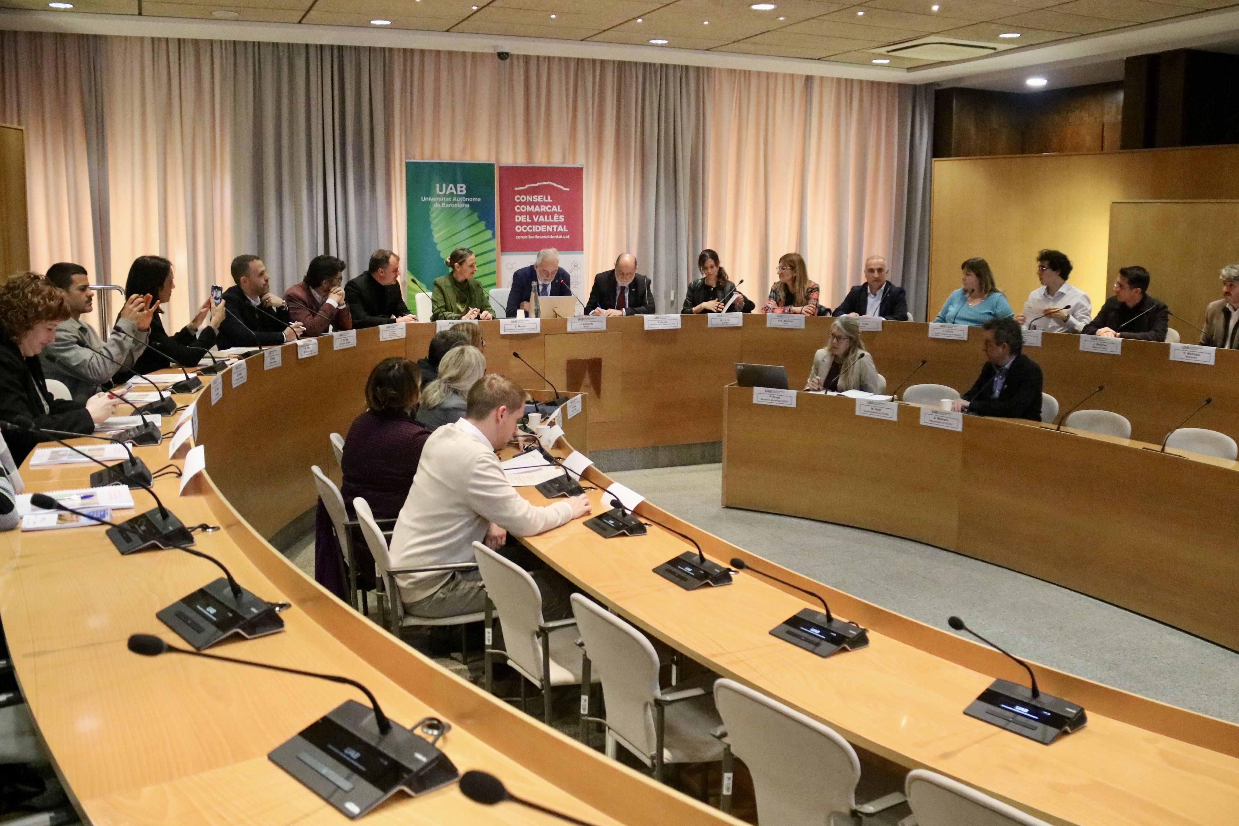 Consell d'Alcaldies del Vallès Occidental a la UAB. FOTO: ACN Consell d'Alcaldies del Vallès Occidental a la UAB. FOTO: ACN