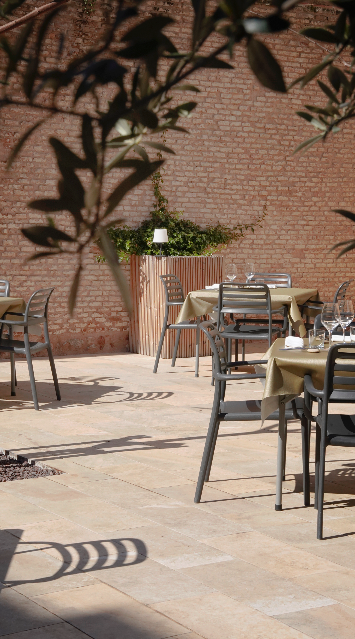La terrassa exterior del restaurant FOTO: Cedida