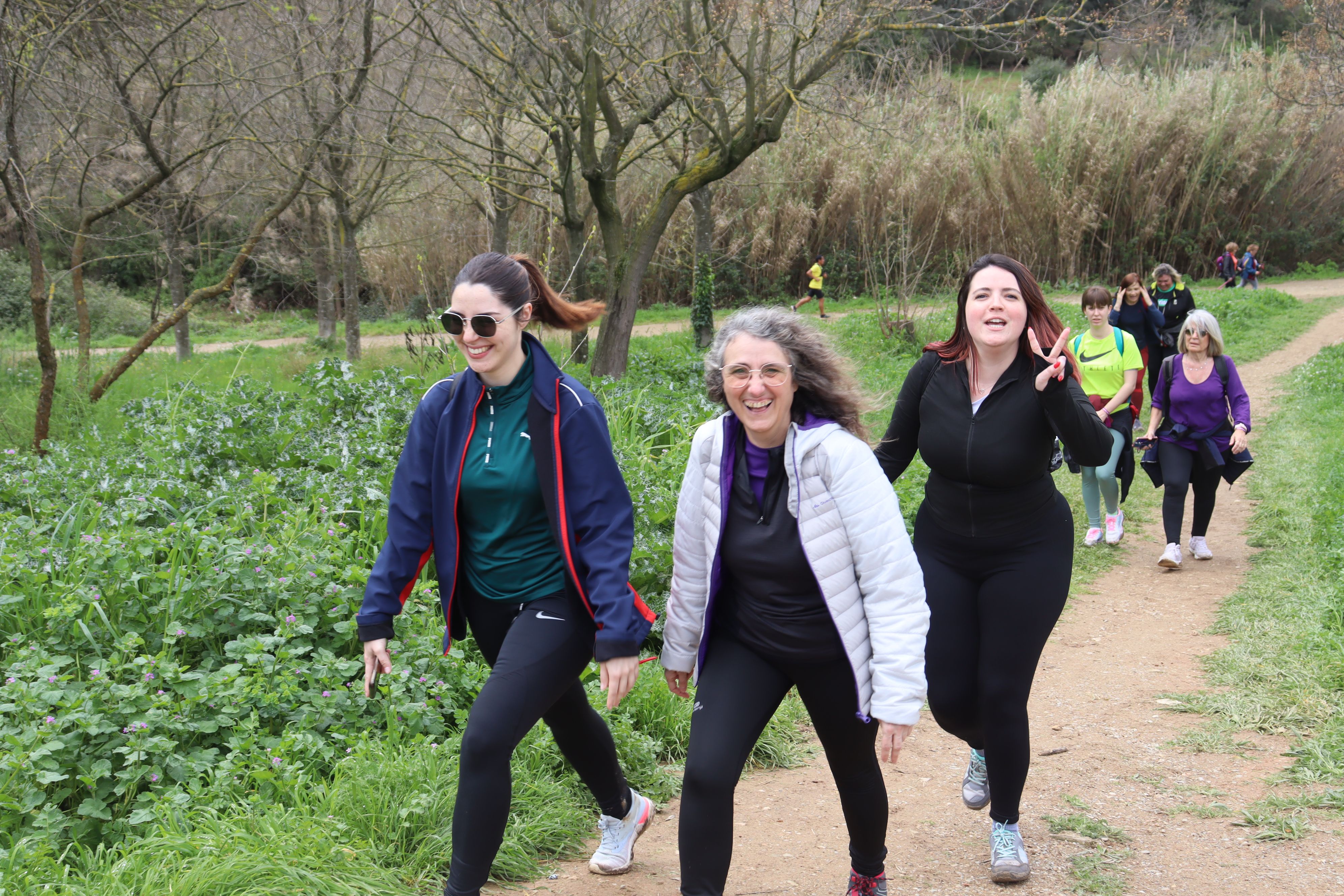 Cerdanyola torna a gaudir de la Caminada Feminista malgrat l'amenaça de pluja. FOTO: Marc Mata