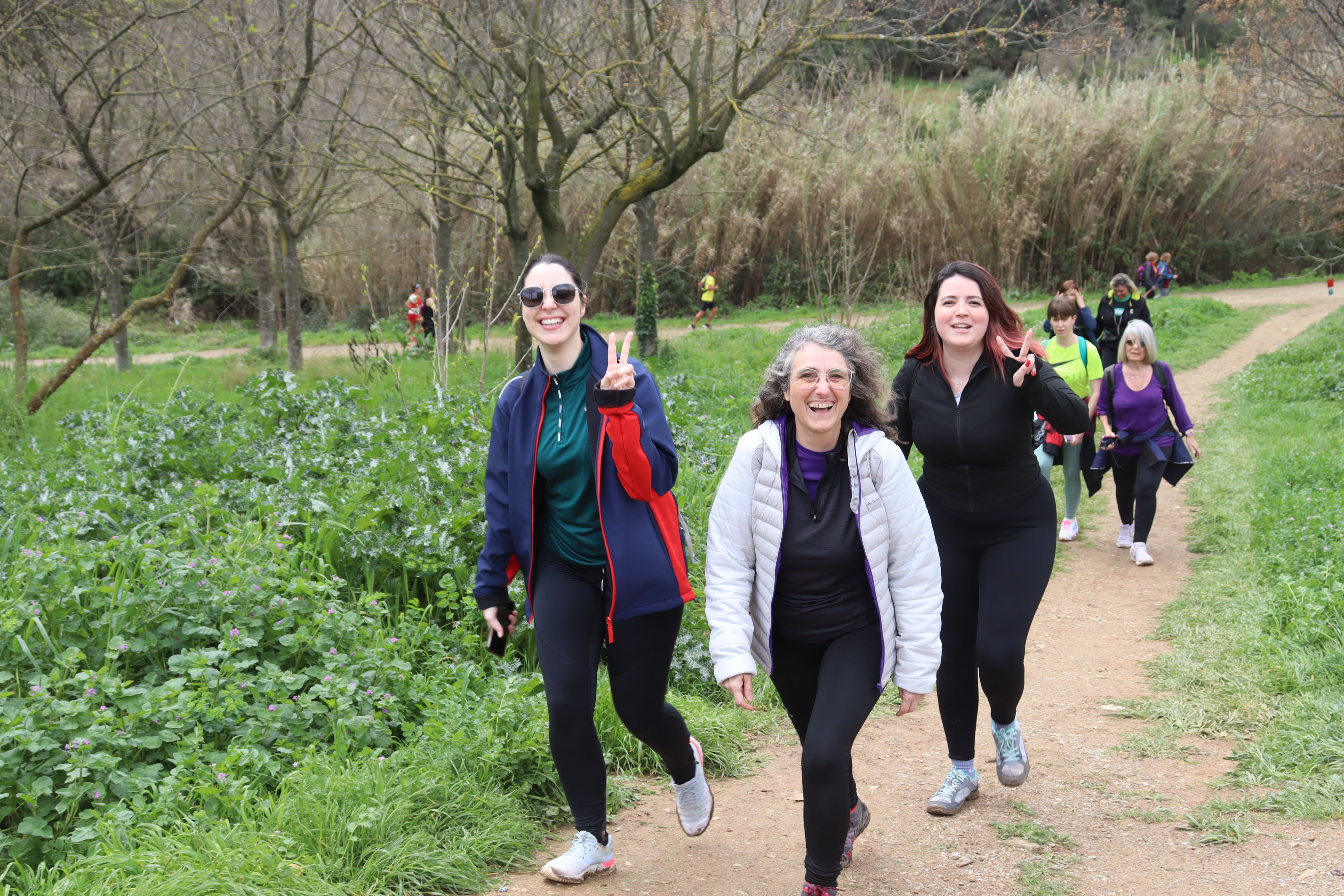 Cerdanyola torna a gaudir de la Caminada Feminista malgrat l'amenaça de pluja. FOTO: Marc Mata