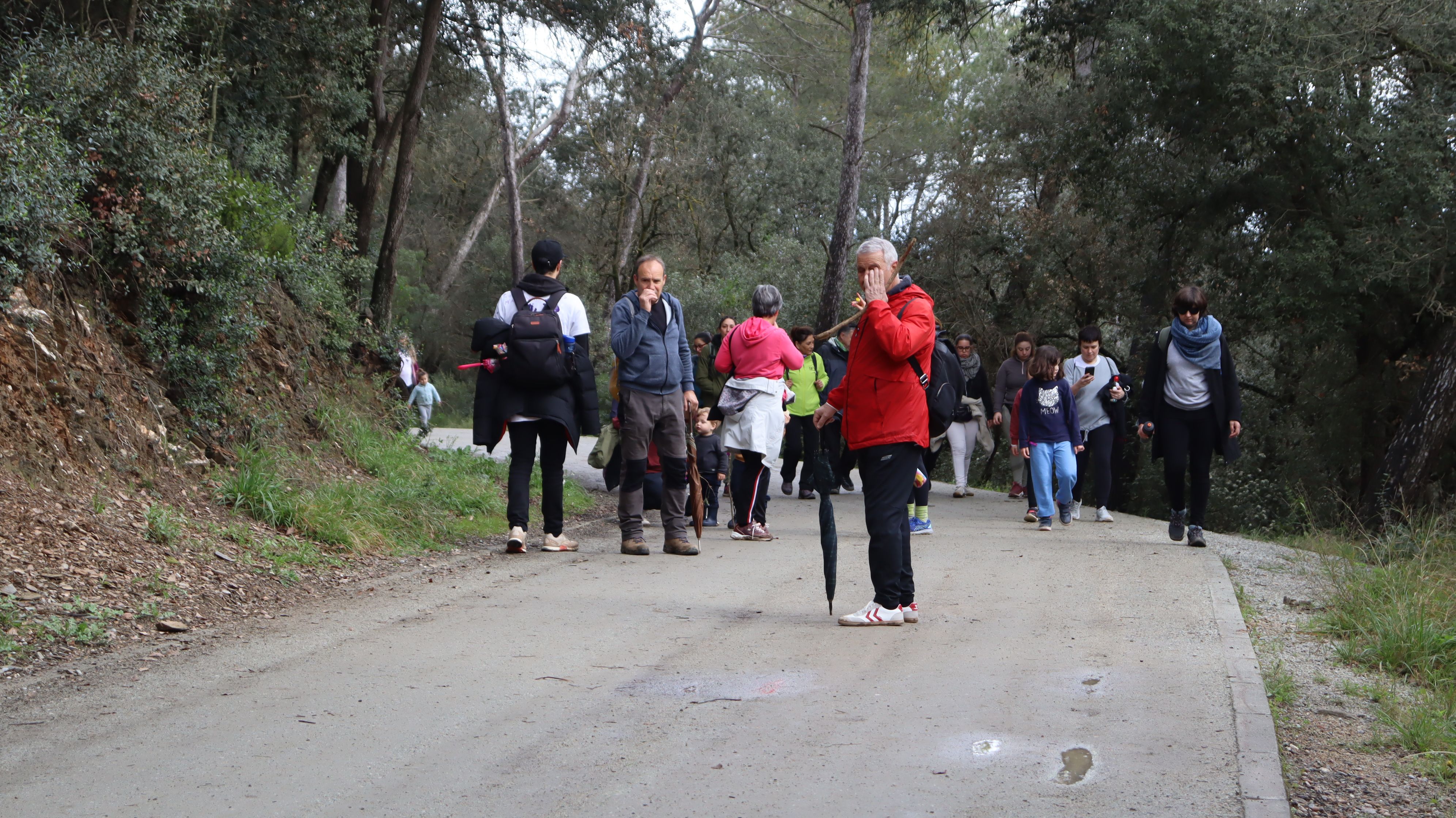 Cerdanyola torna a gaudir de la Caminada Feminista malgrat l'amenaça de pluja. FOTO: Marc Mata