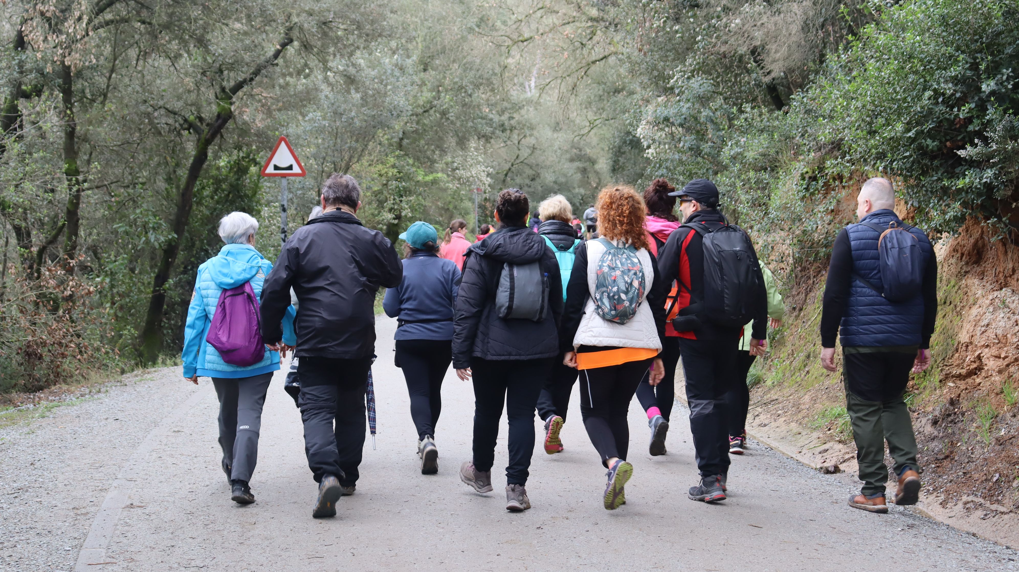 Cerdanyola torna a gaudir de la Caminada Feminista malgrat l'amenaça de pluja. FOTO: Marc Mata