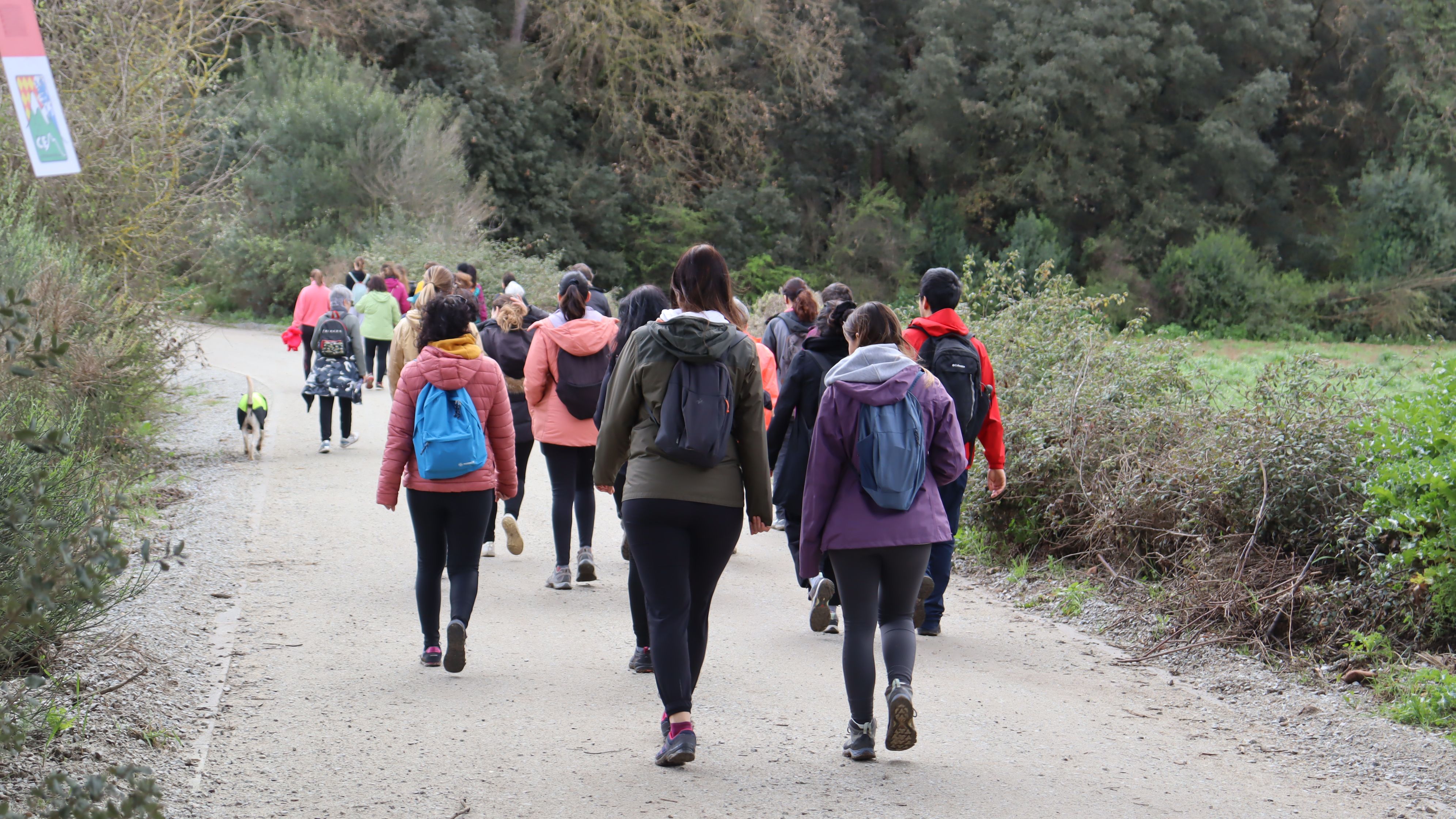 Cerdanyola torna a gaudir de la Caminada Feminista malgrat l'amenaça de pluja. FOTO: Marc Mata