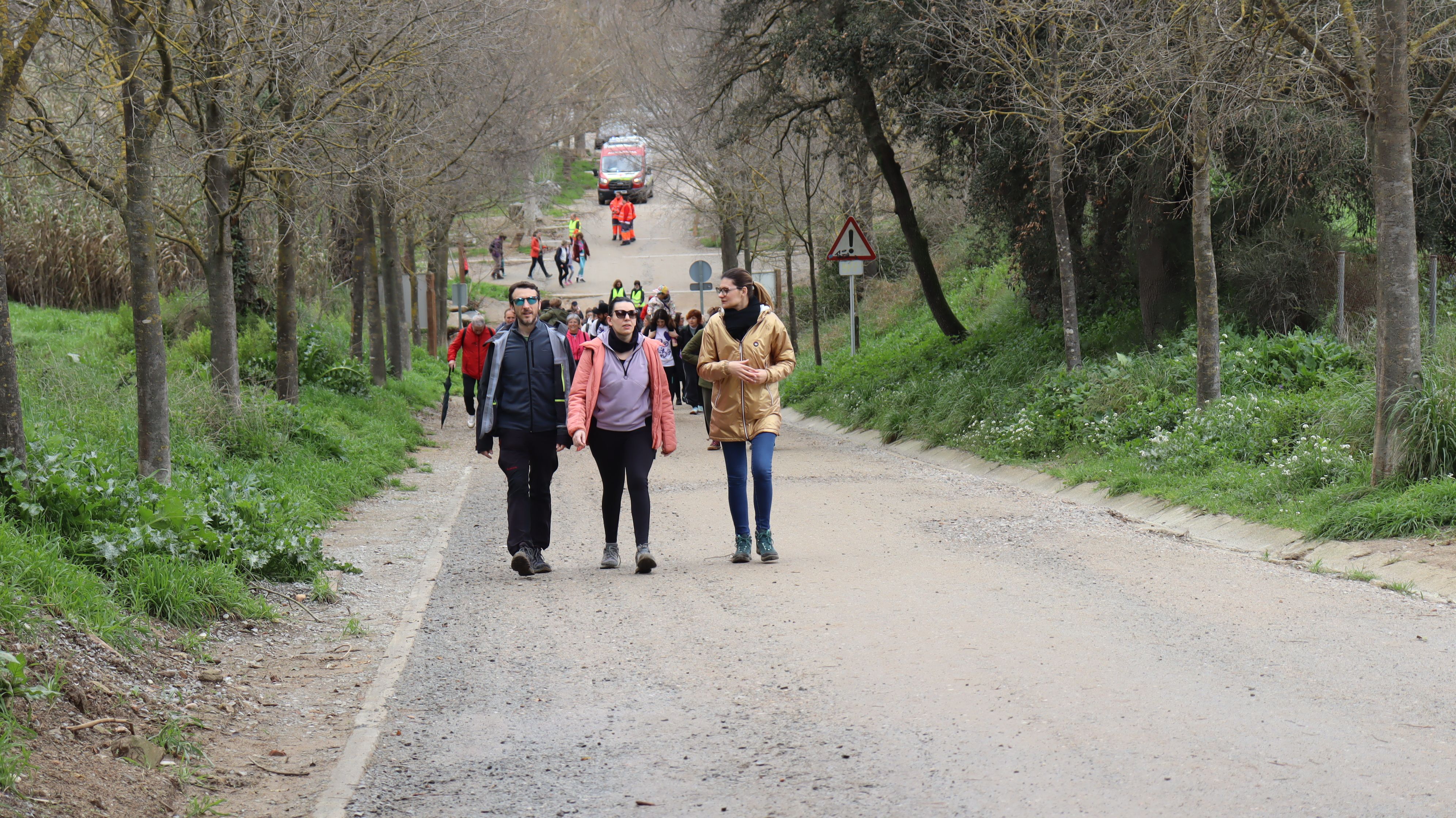 Cerdanyola torna a gaudir de la Caminada Feminista malgrat l'amenaça de pluja. FOTO: Marc Mata