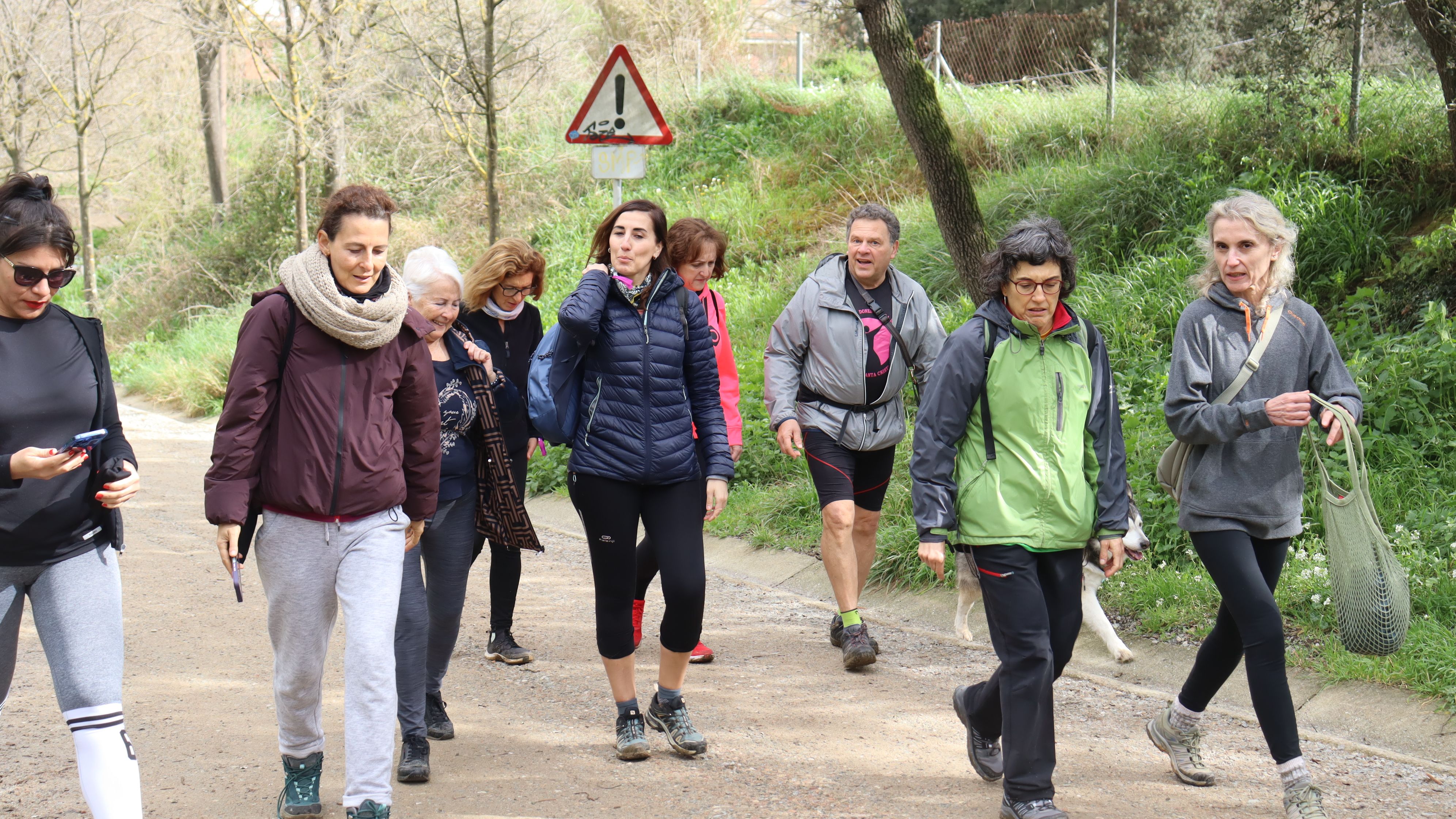 Cerdanyola torna a gaudir de la Caminada Feminista malgrat l'amenaça de pluja. FOTO: Marc Mata