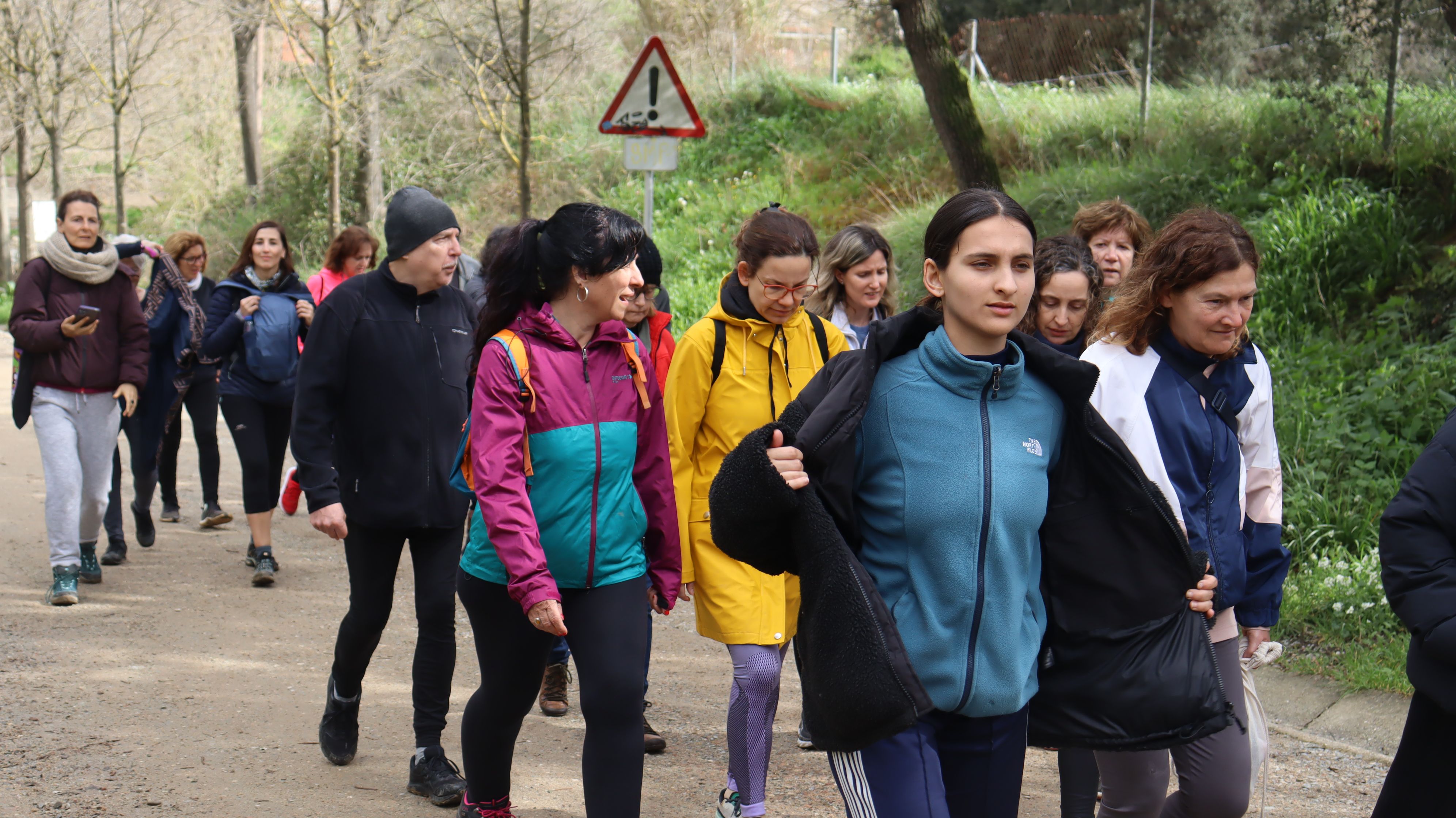Cerdanyola torna a gaudir de la Caminada Feminista malgrat l'amenaça de pluja. FOTO: Marc Mata
