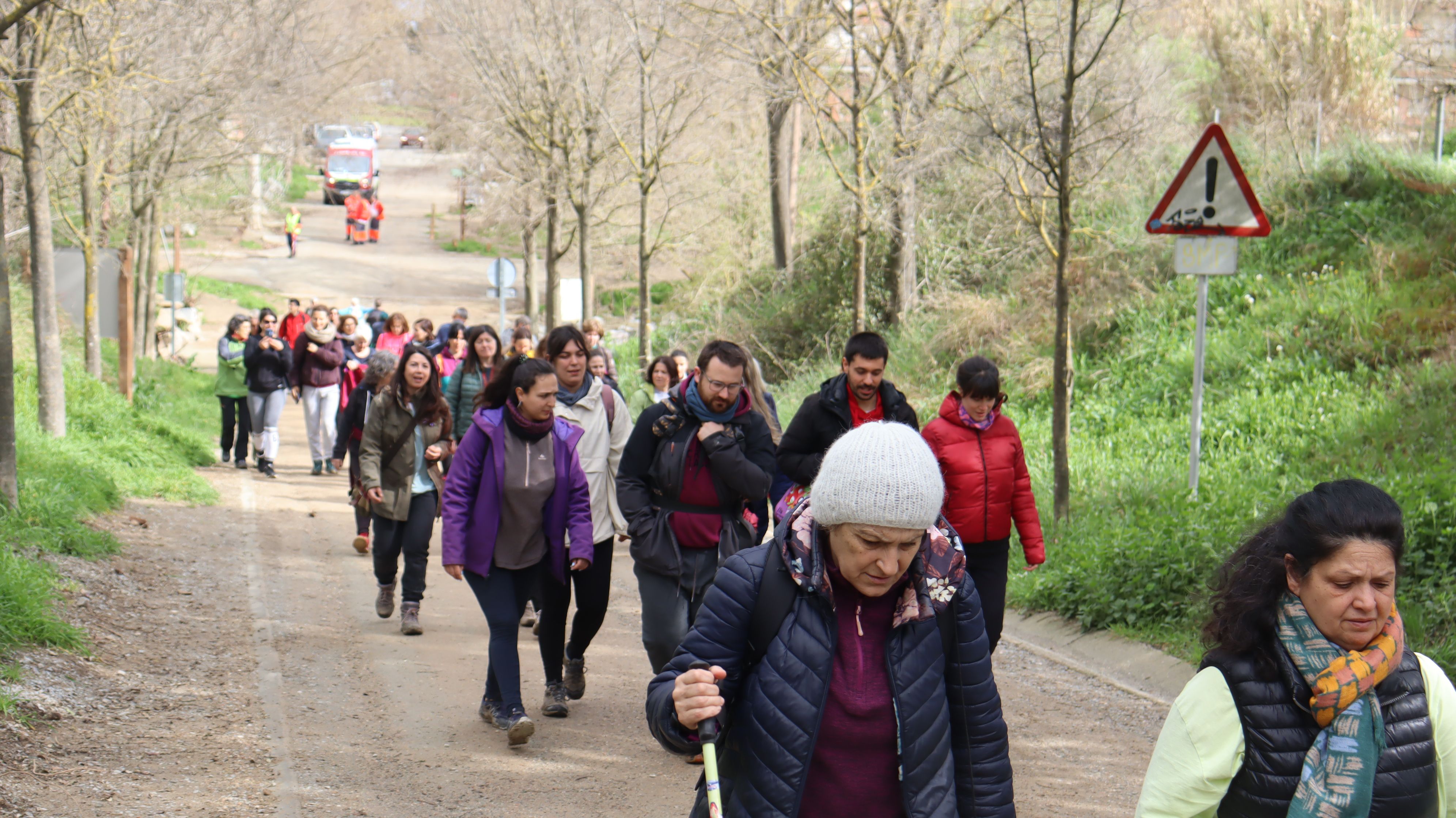 Cerdanyola torna a gaudir de la Caminada Feminista malgrat l'amenaça de pluja. FOTO: Marc Mata